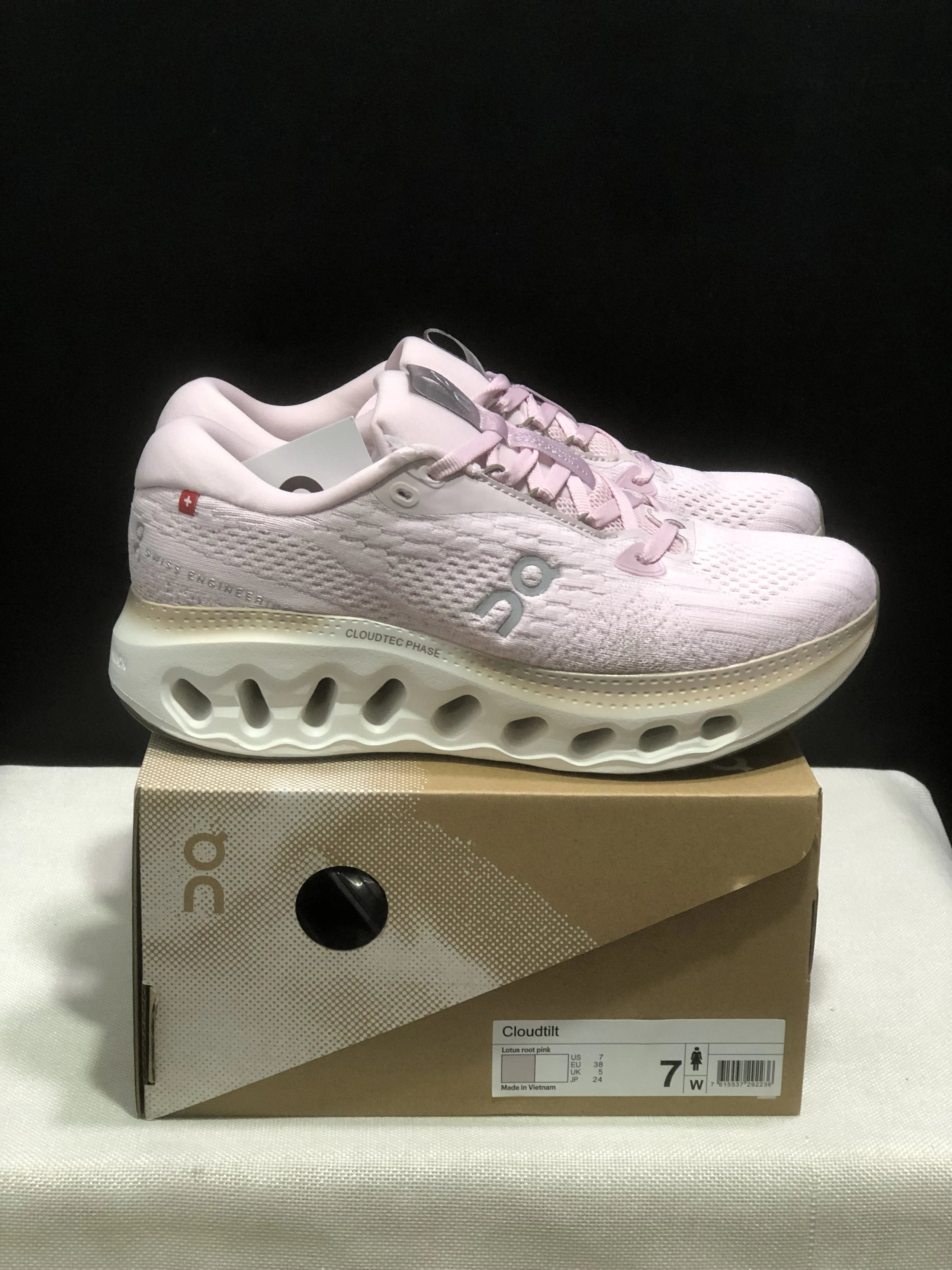 On Cloudtilt and Cloudsurfer 3 running shoes — 33