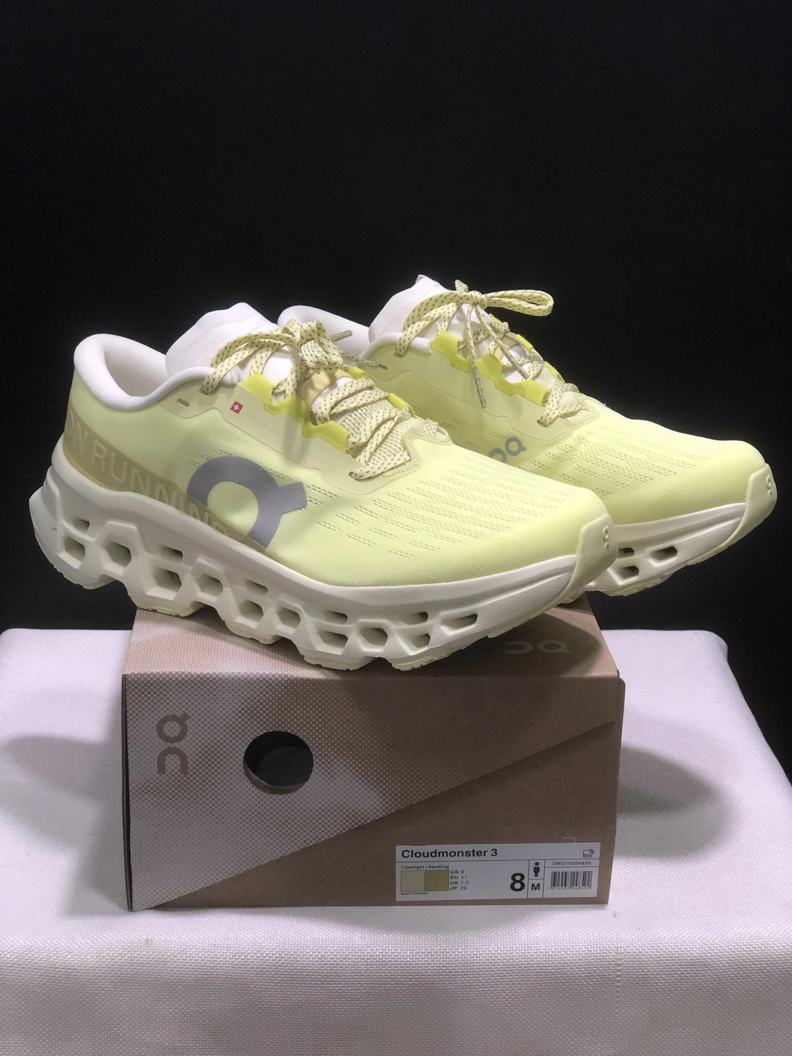On Sneakers Cloudmonster 3 — 39