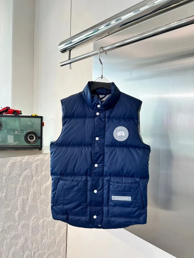 Canada Goose Vests Quilted Puffer Vest with Stand Collar product detail image 3