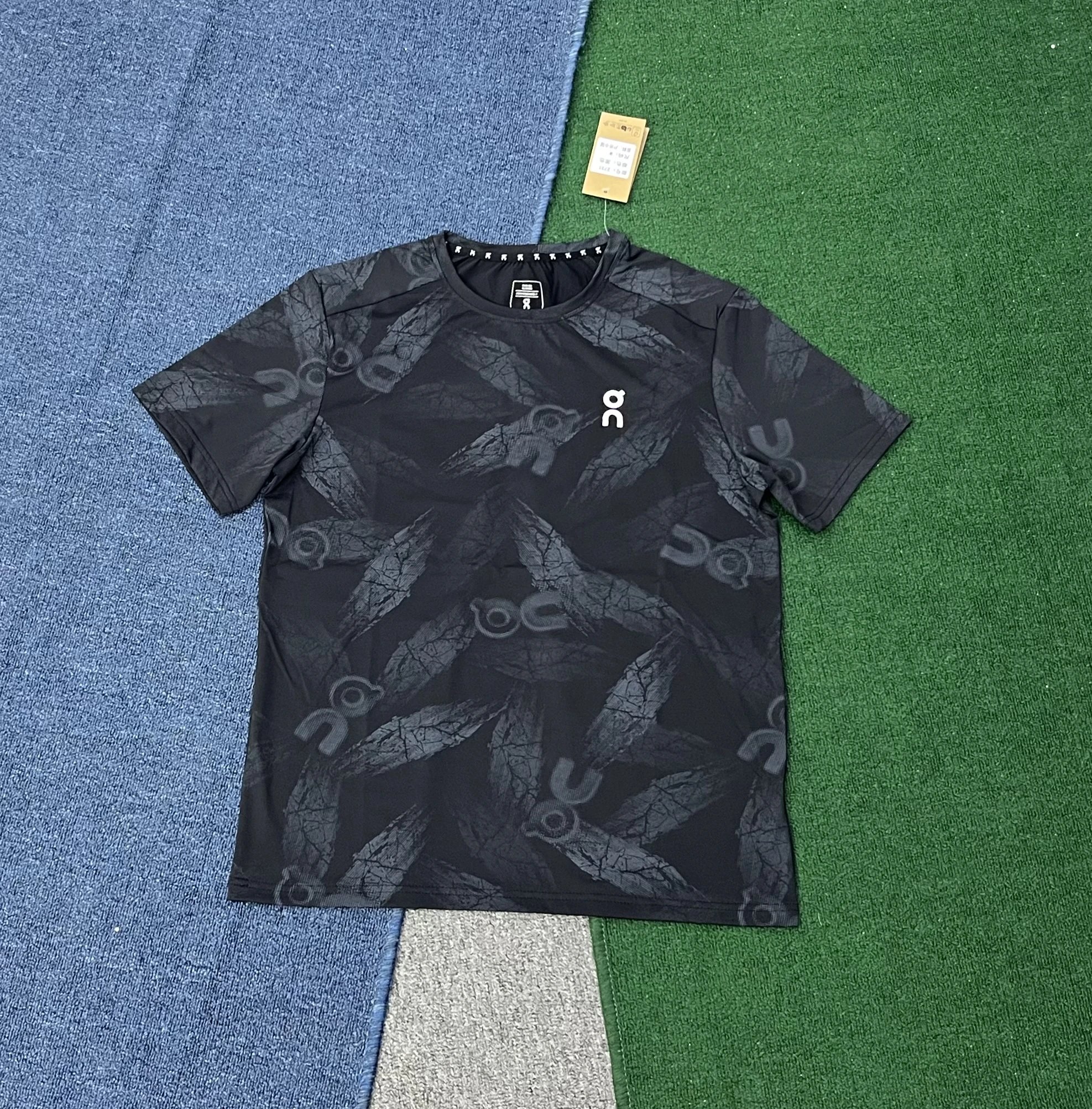 On Matching Sets All-over logo print short-sleeve T-shirt and shorts set image 4