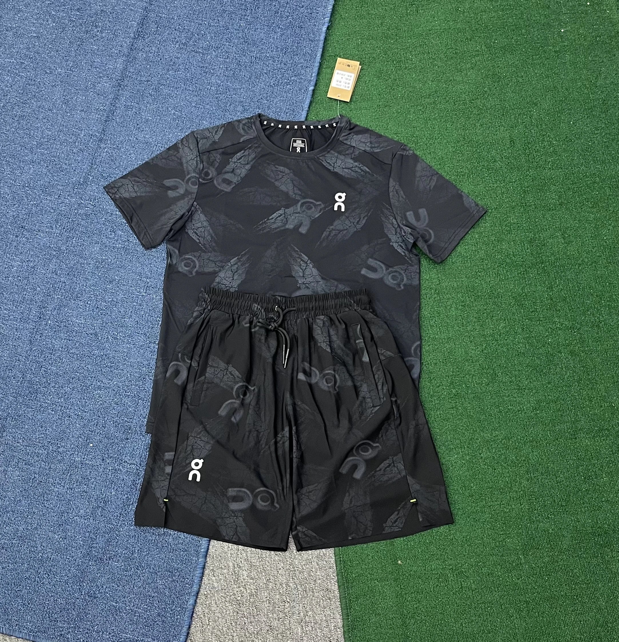 On Matching Sets All-over logo print short-sleeve T-shirt and shorts set image 10