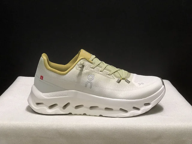 On Sneakers Cloudtilt product detail image 1