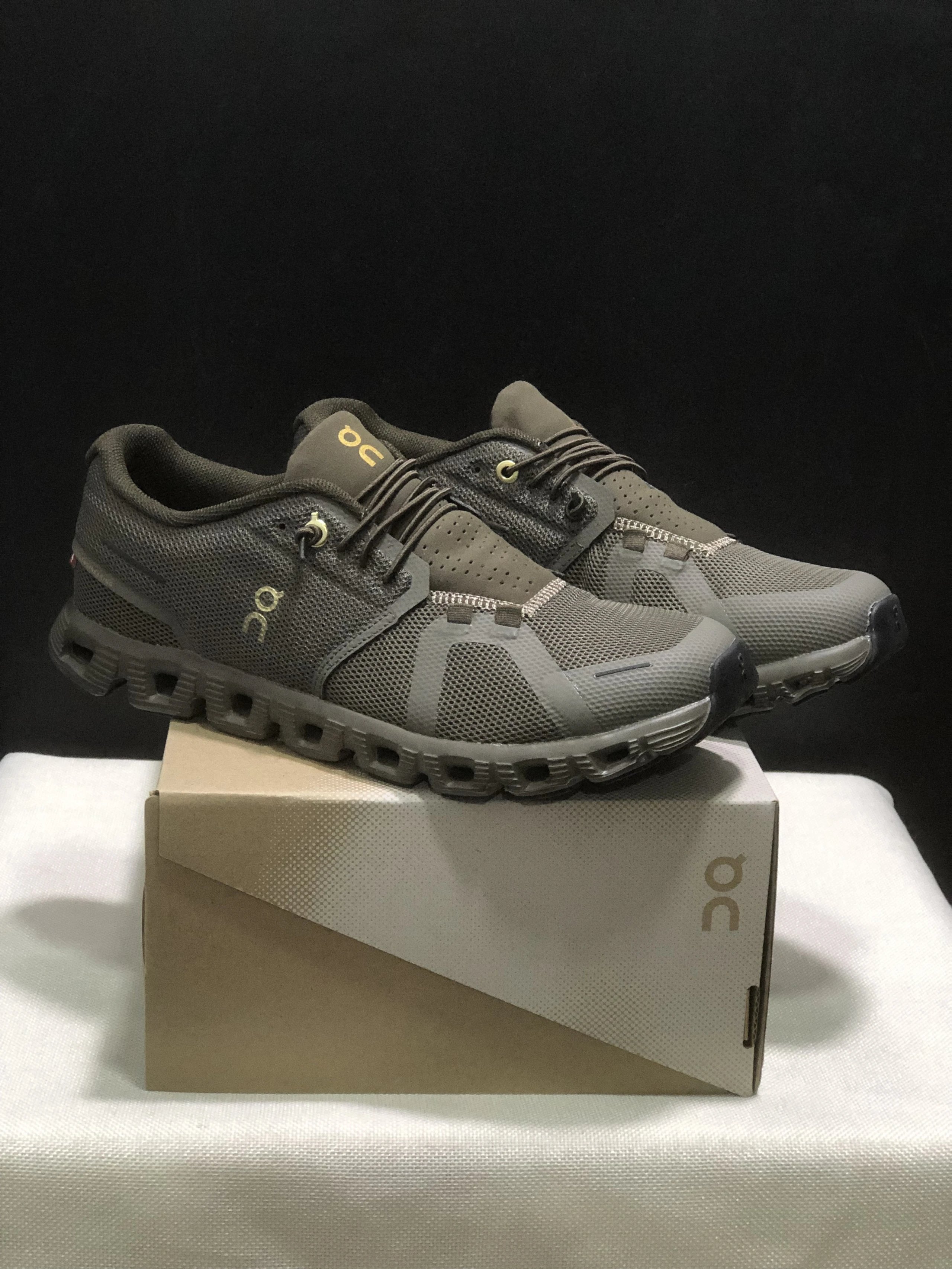 On Sneakers Cloud 5 image 2