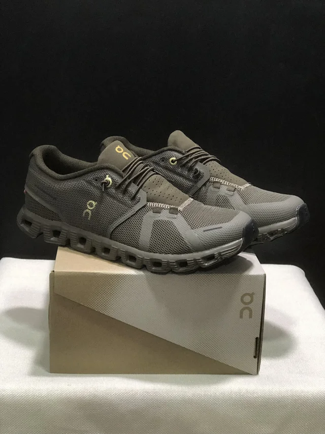 On Sneakers Cloud 5 product detail image 2