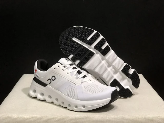 On THE ROGER Pro 2 and Cloudrunner product detail image 7