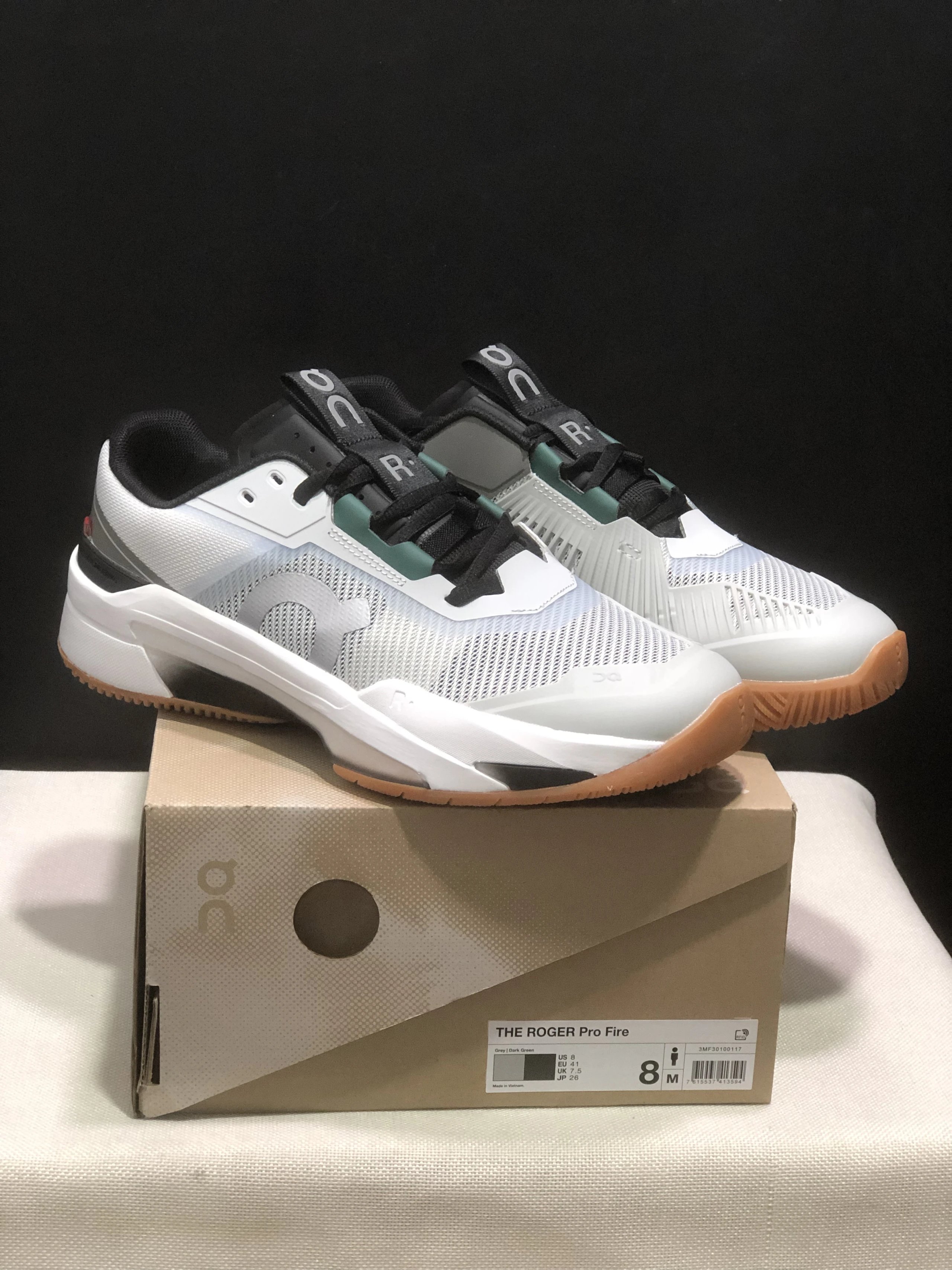 On Cloudsurfer Max / THE ROGER Pro Fire — 32