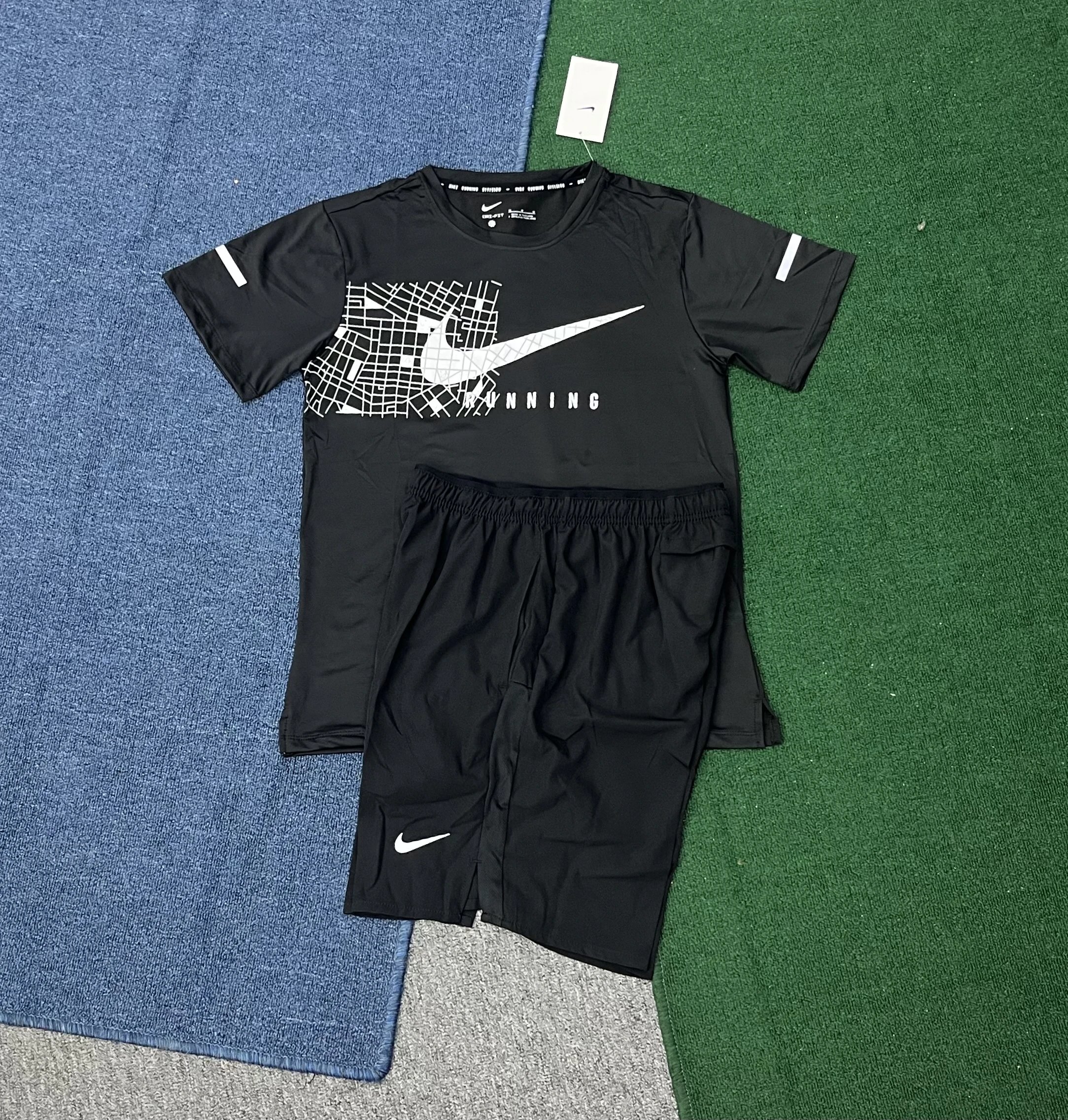 Nike Matching Sets Reflective graphic running T-shirt and shorts set image 8