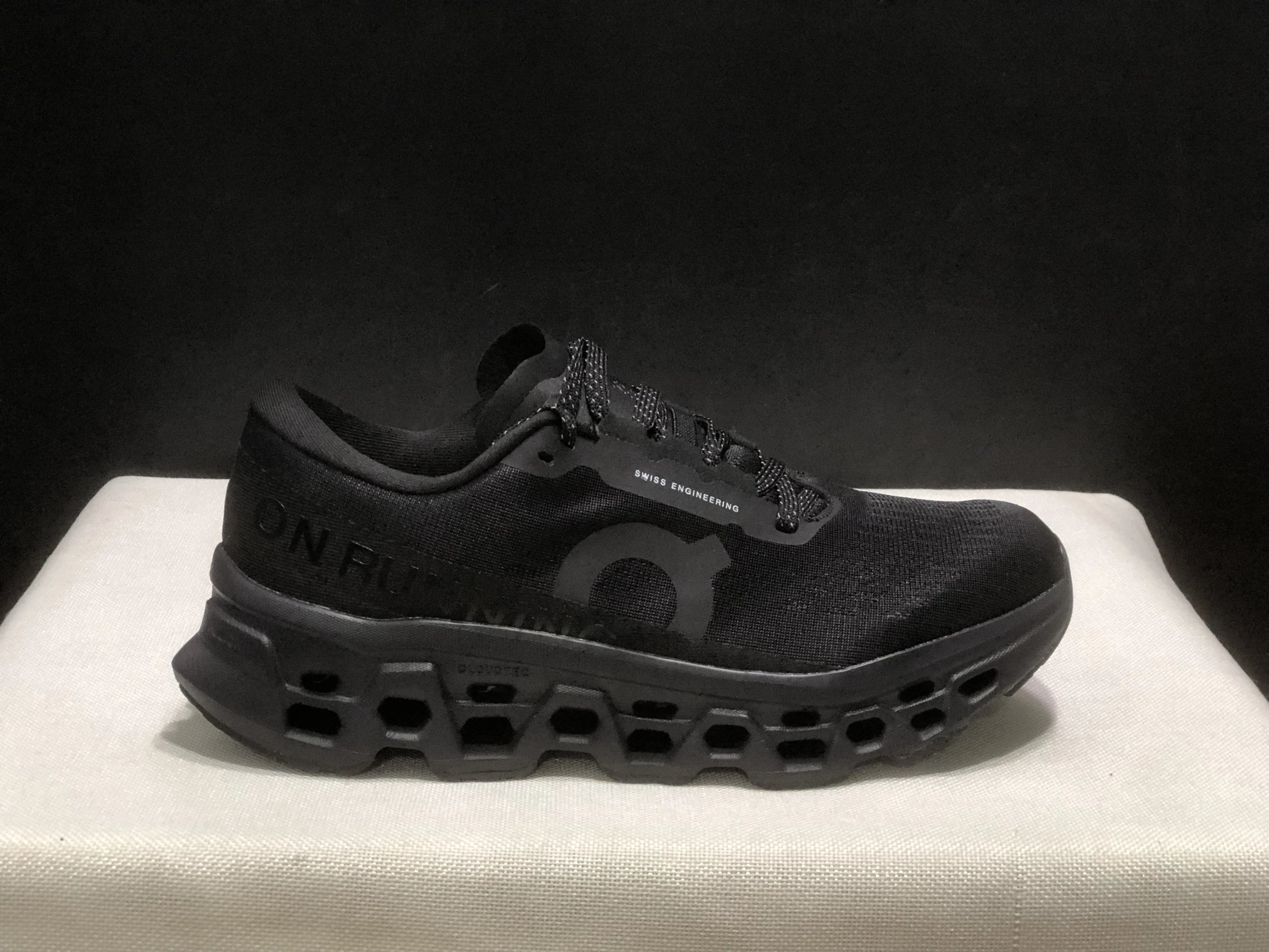 On Sneakers Cloudmonster 3 — 29