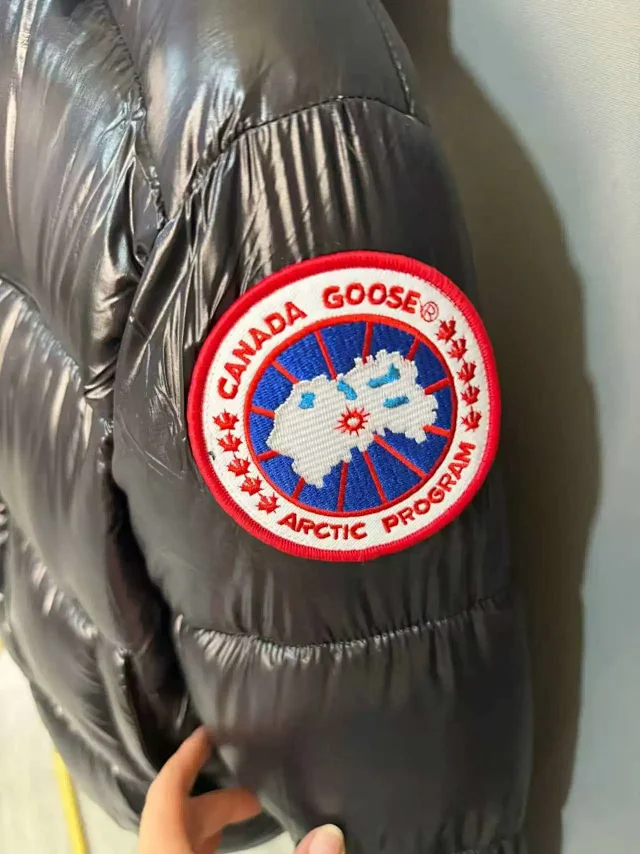 Canada Goose Down Jackets Quilted puffer jacket with Arctic Program sleeve patch product detail image 37