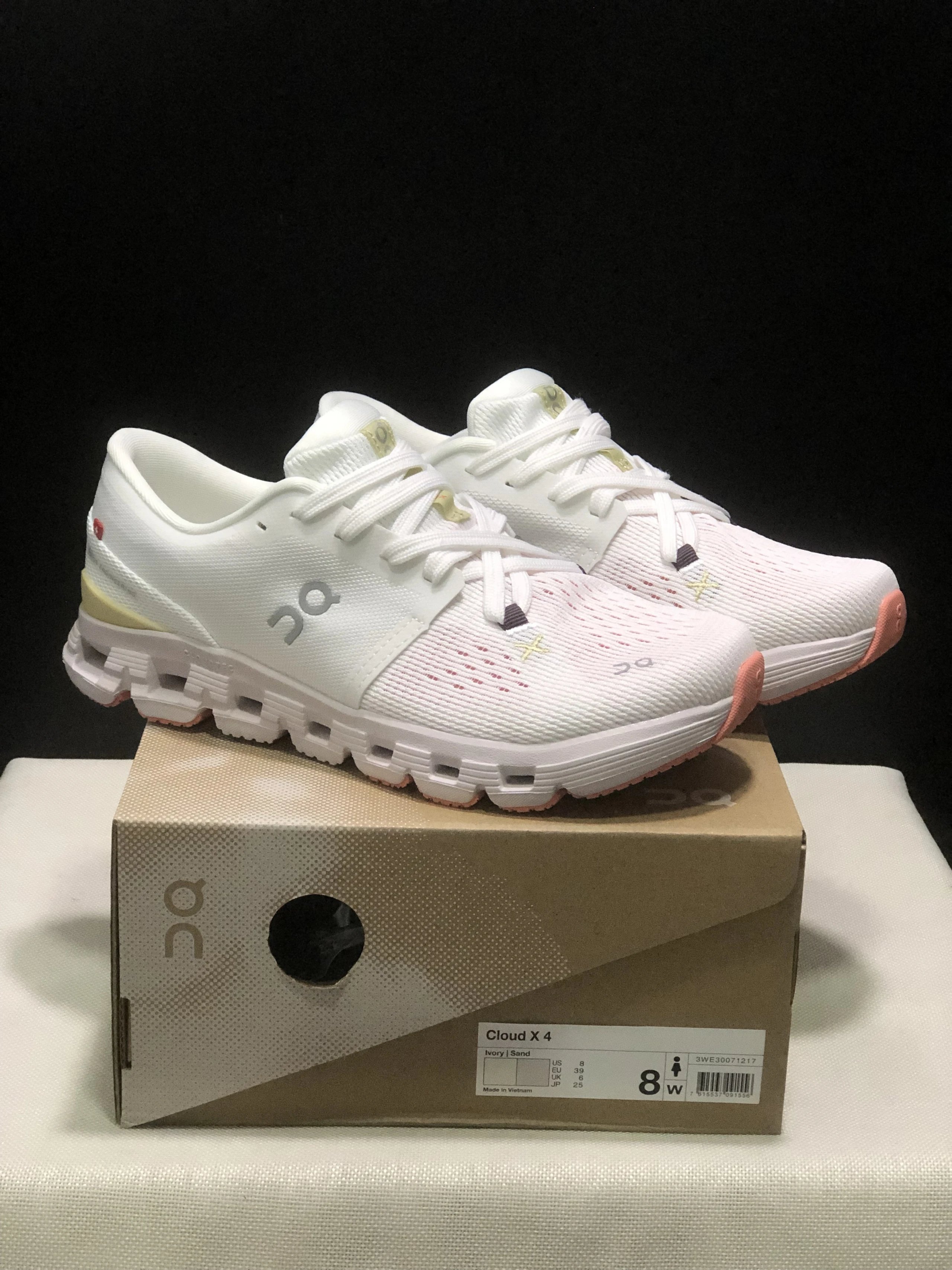 On Sneakers Cloud X 4 image 2