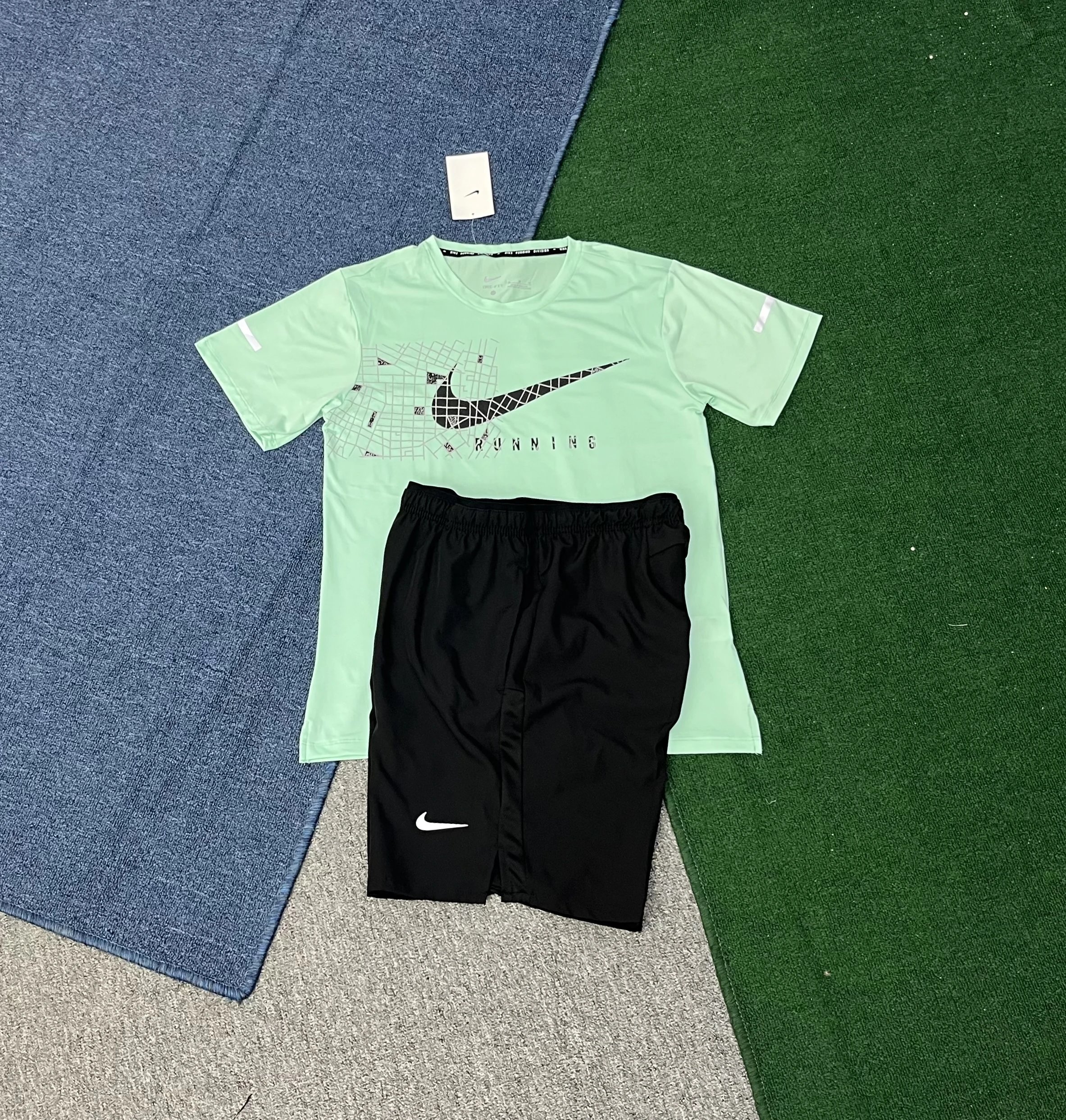 Nike Matching Sets Reflective graphic running T-shirt and shorts set image 12