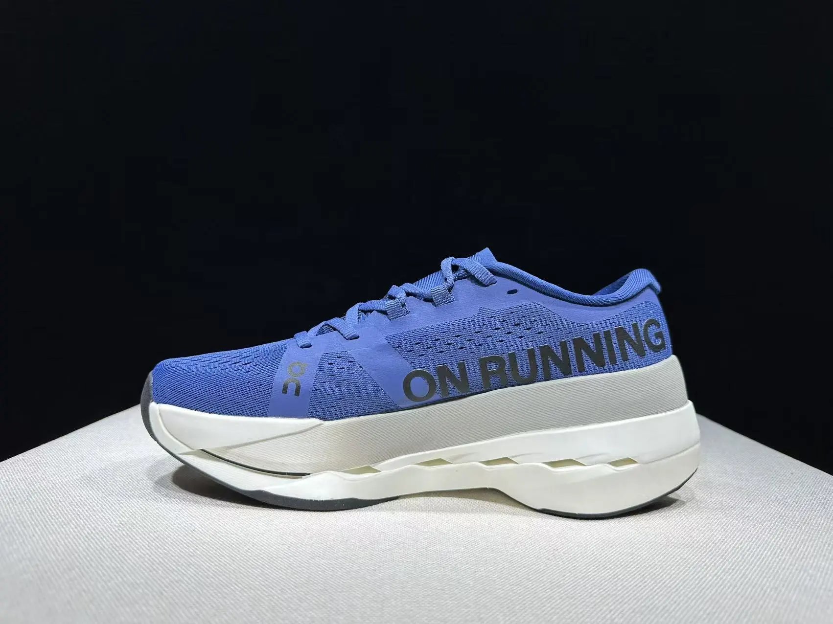 On Sneakers Cloudsurfer Max — 4