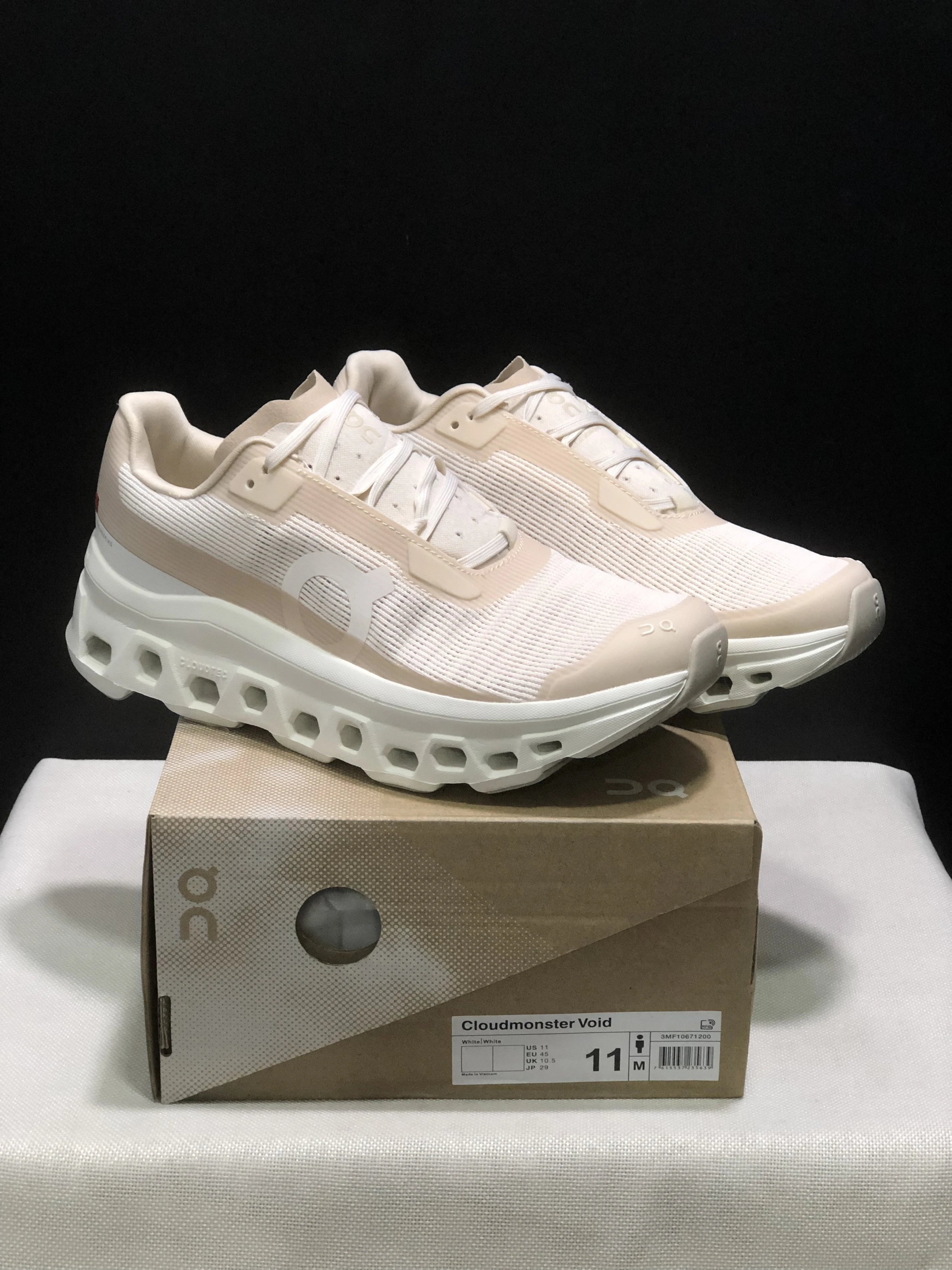 On Cloudsurfer Max / THE ROGER Pro Fire — 22