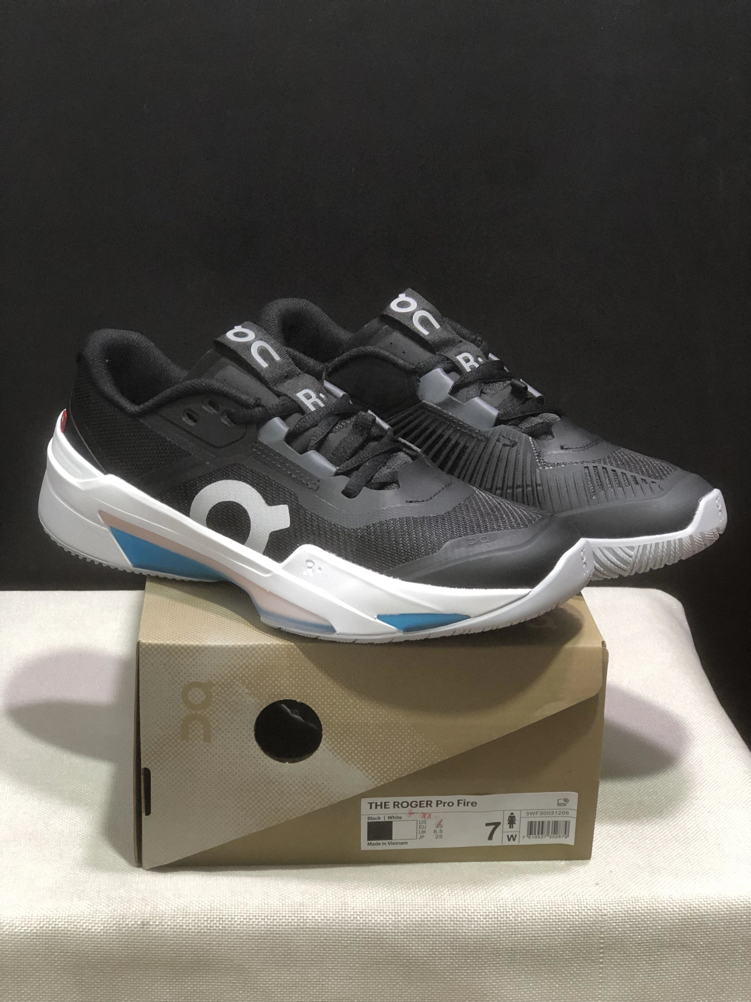 On Cloudsurfer Max / THE ROGER Pro Fire — 25