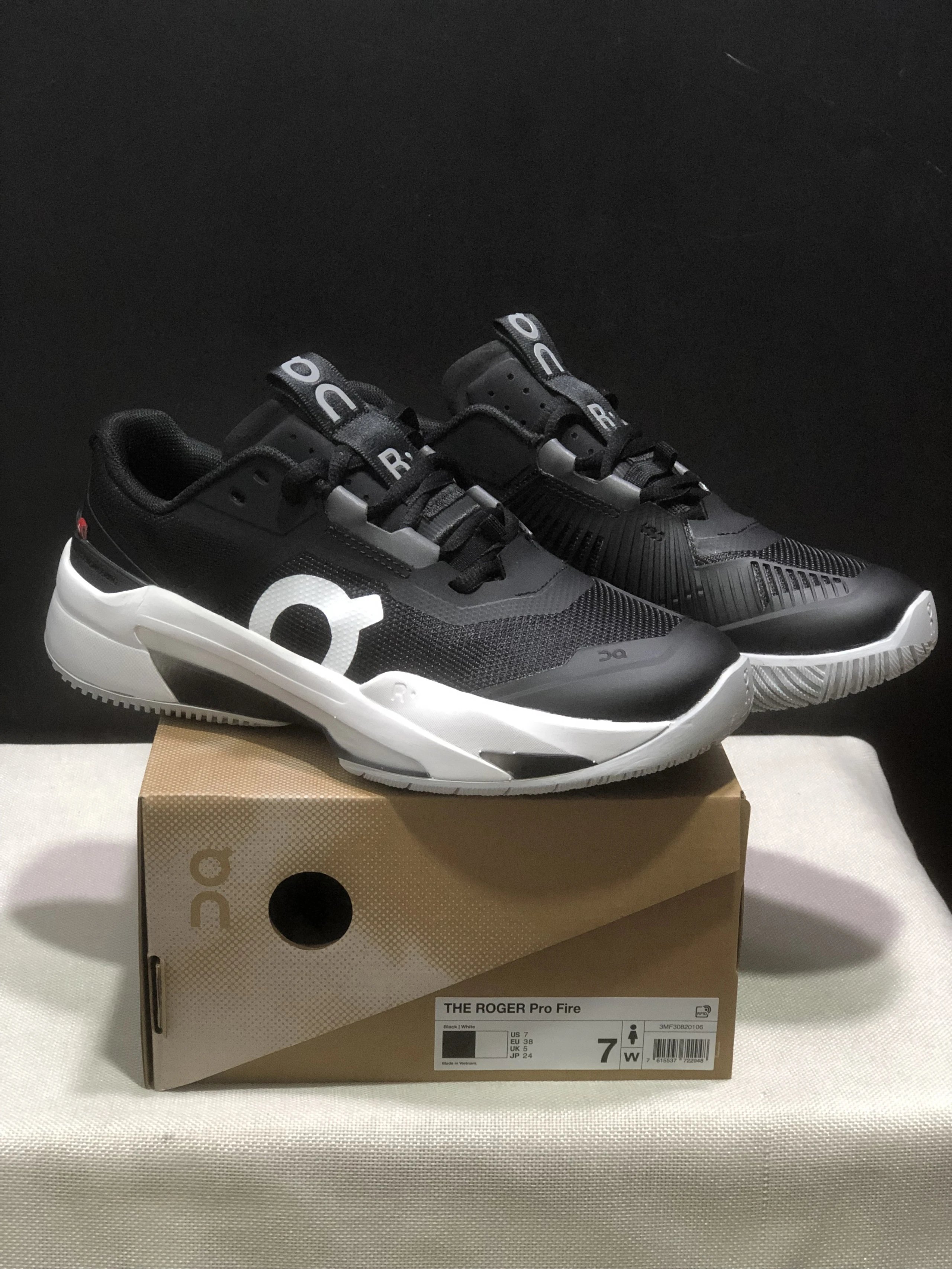 On Cloudsurfer Max / THE ROGER Pro Fire — 26