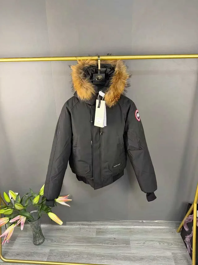Canada Goose Down Jackets Quilted puffer jacket with Arctic Program sleeve patch product detail image 19