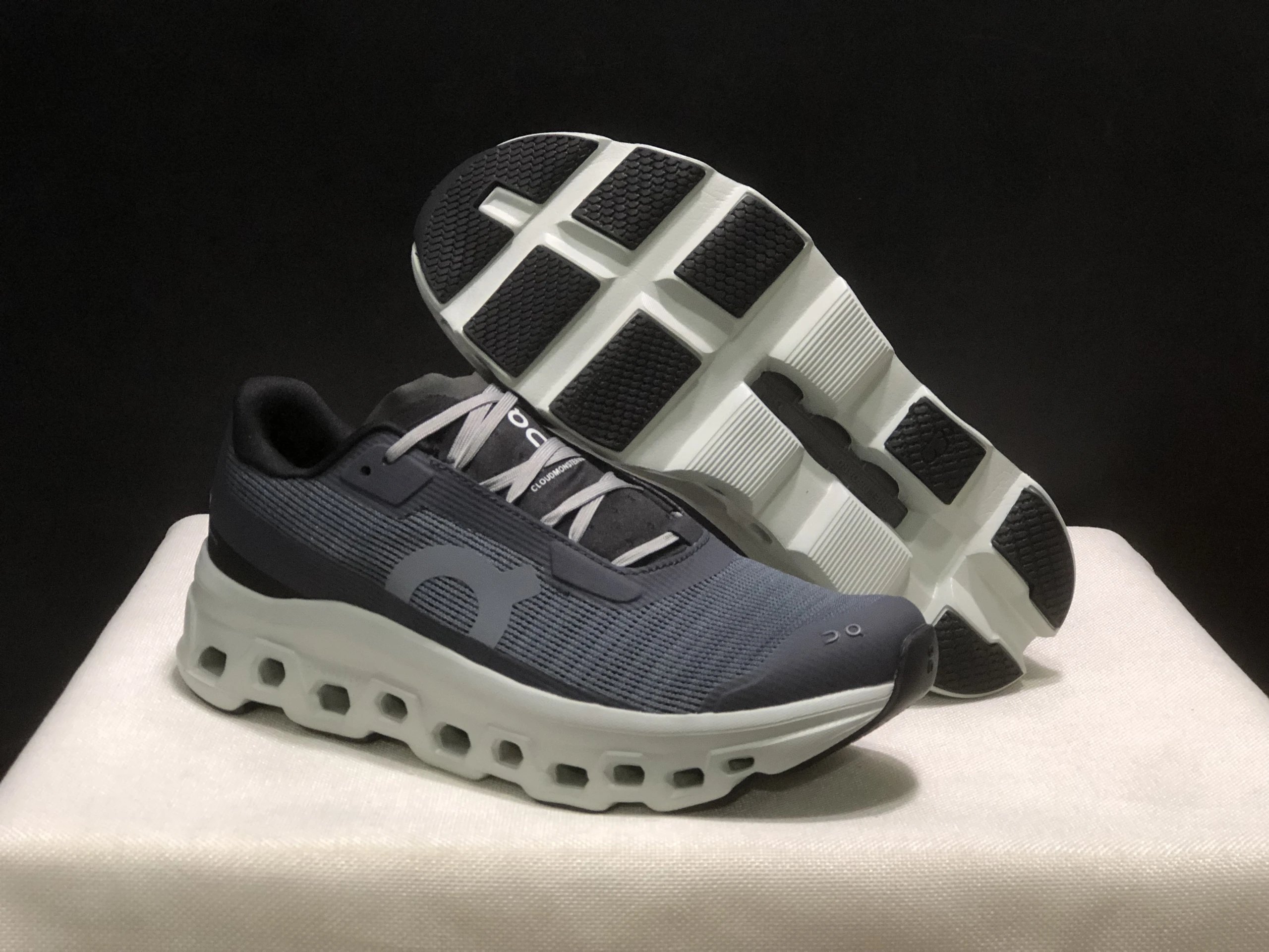 On Cloudsurfer Max / THE ROGER Pro Fire — 30