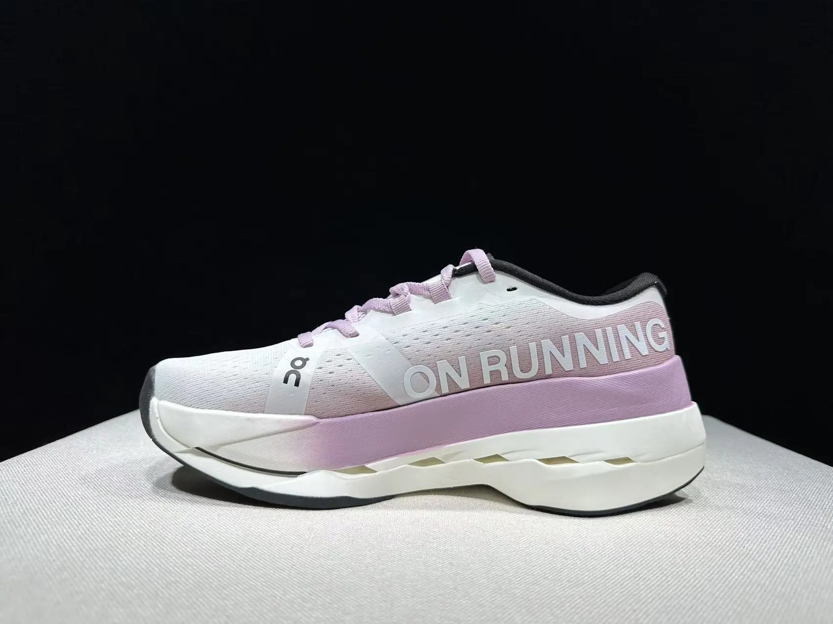 On Sneakers Cloudsurfer Max — 10
