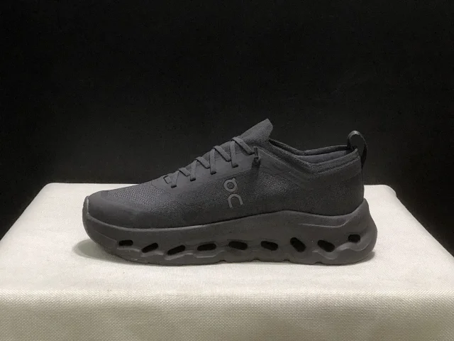 On Sneakers Cloudhorizon 2 product detail image 1