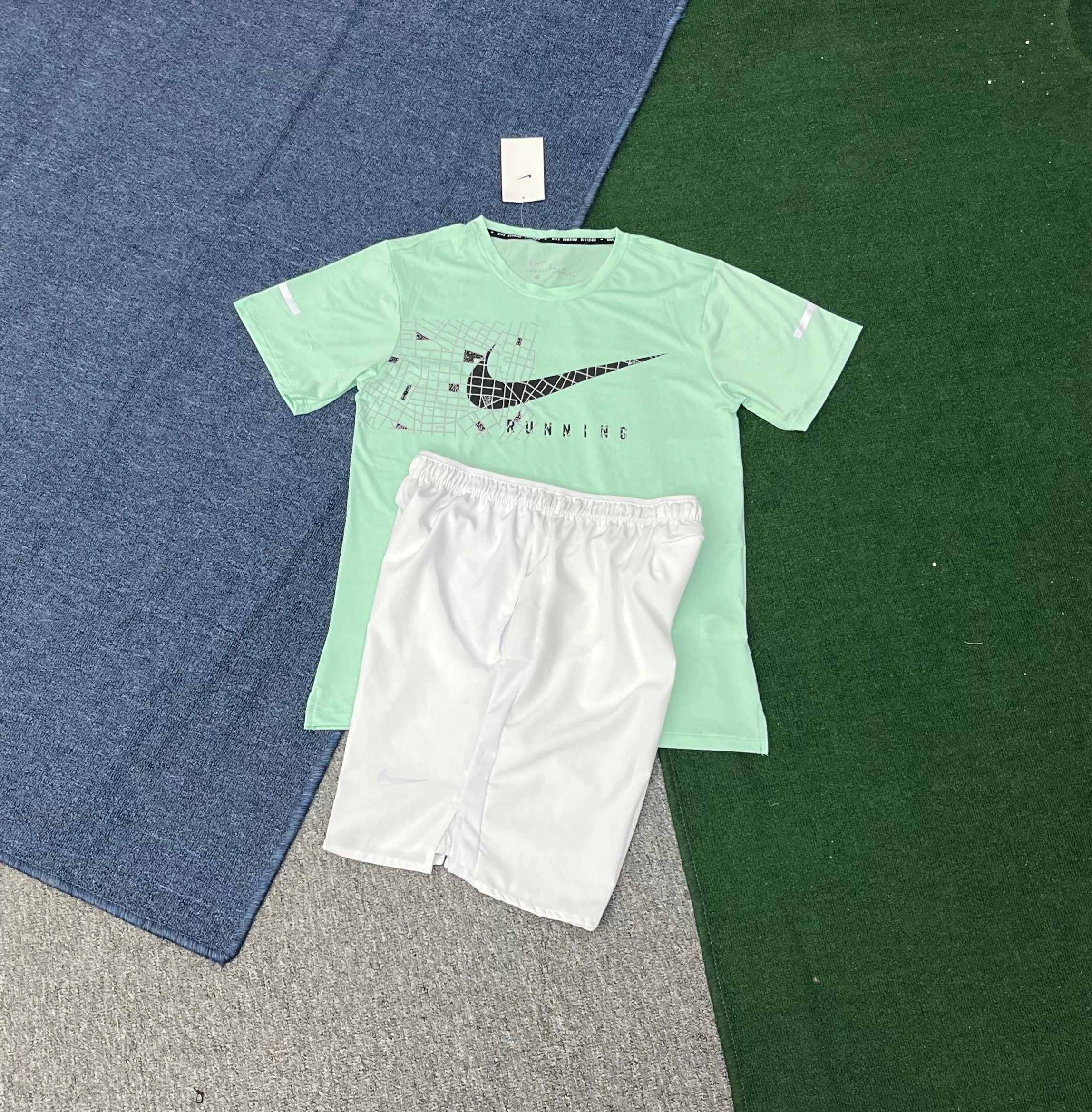Nike Matching Sets Reflective graphic running T-shirt and shorts set image 11