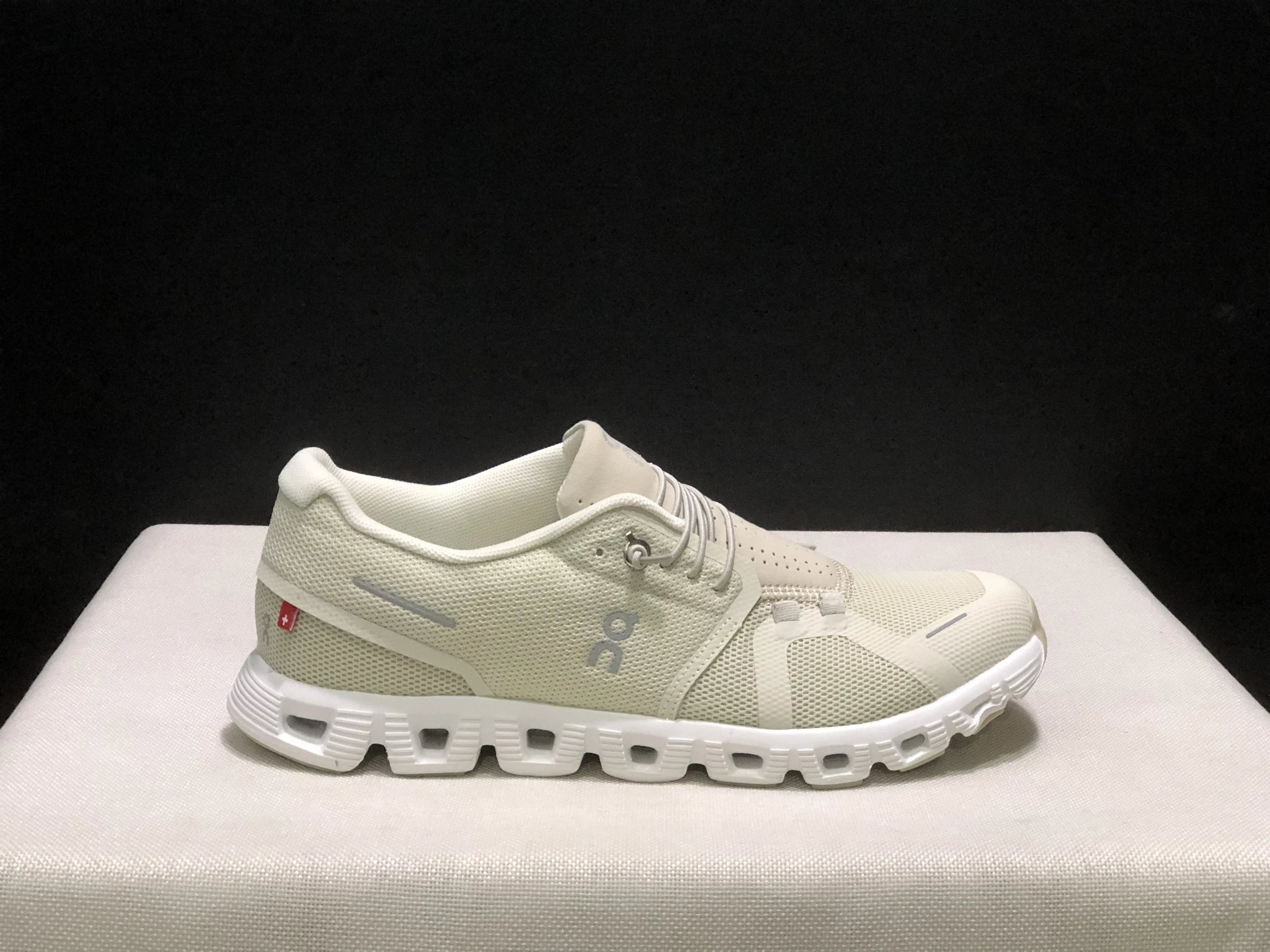 On Sneakers Cloud 5 image 7