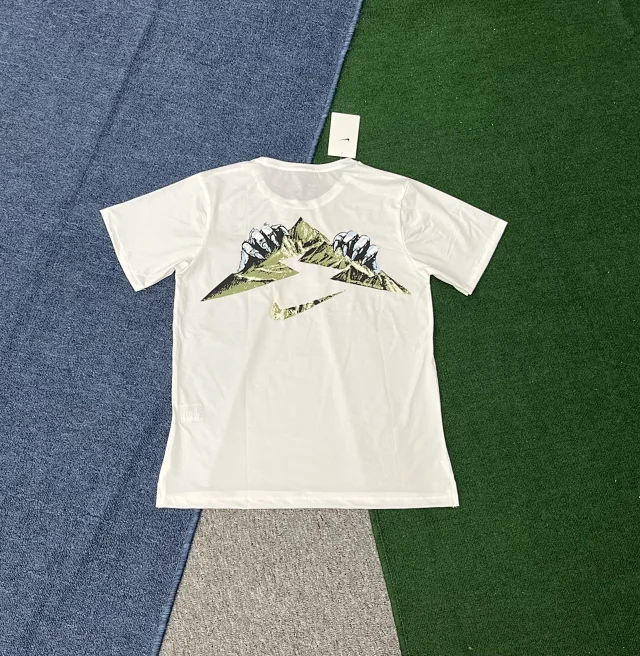 Nike T-Shirts Trail mountain graphic product detail image 5