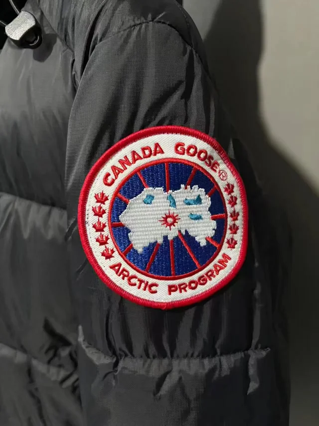 Canada Goose Down Jackets Quilted puffer jacket with Arctic Program sleeve patch product detail image 35