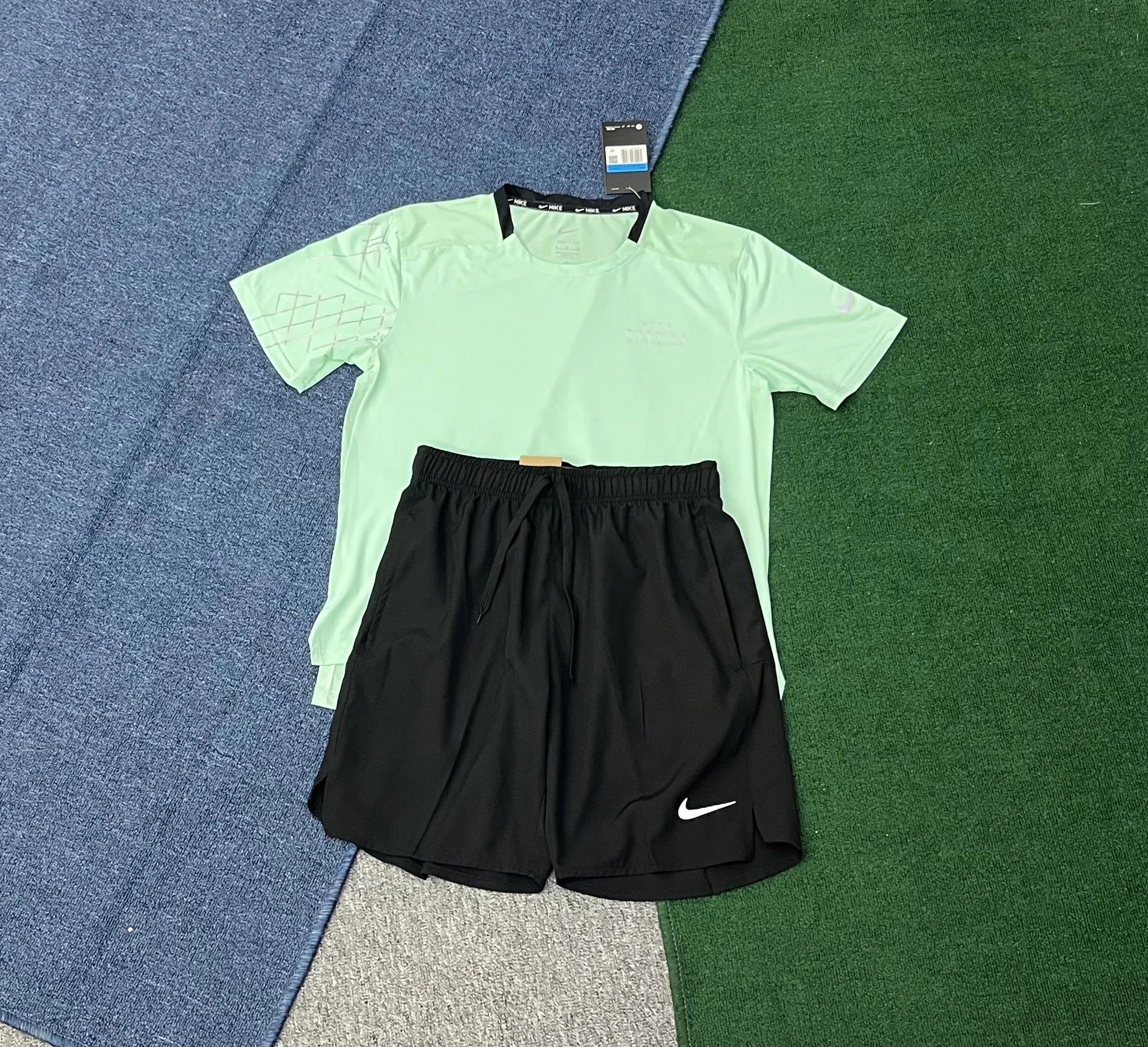Nike Matching Sets Running Division Graphic — 9