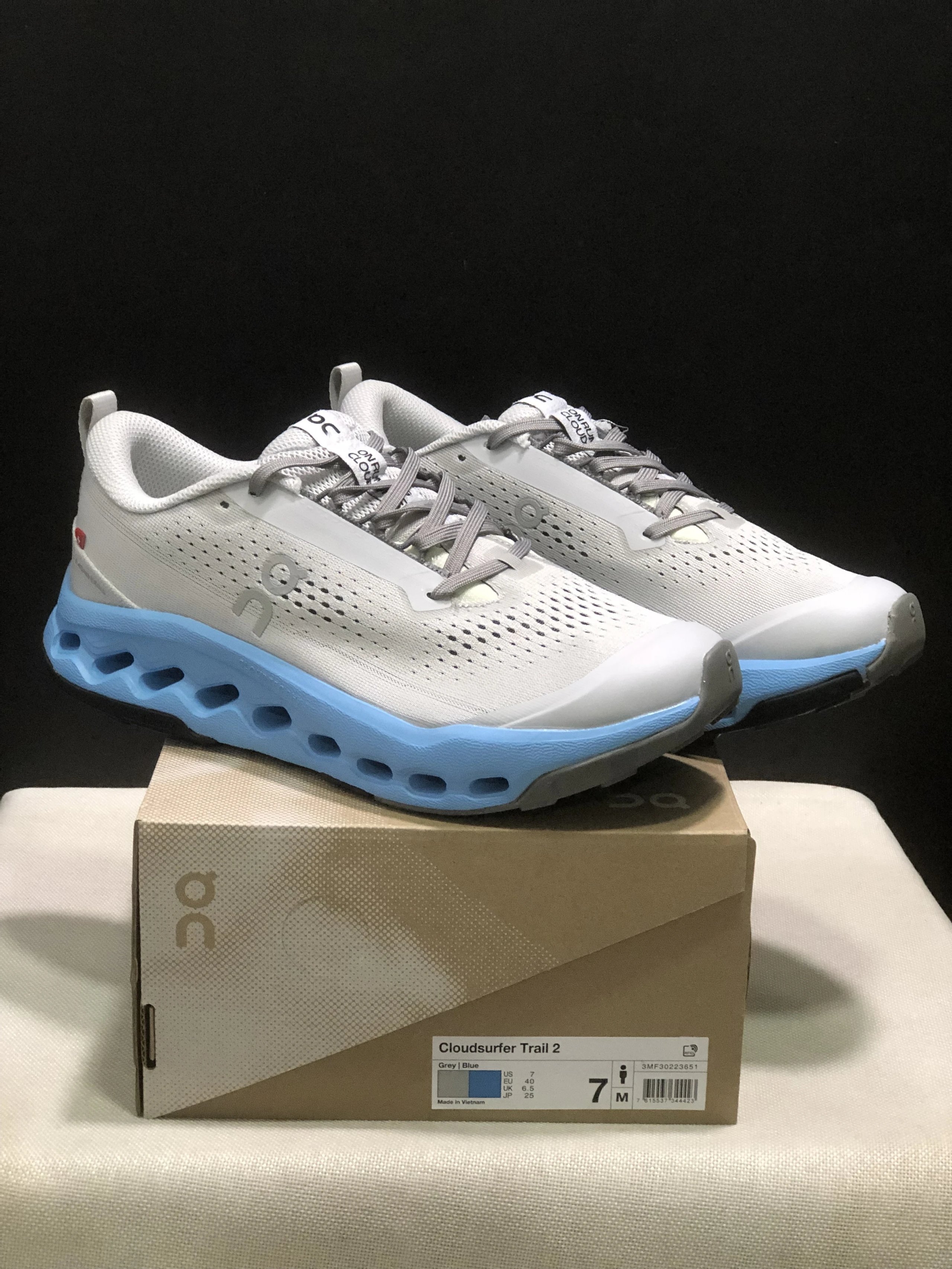 On Sneakers Cloudsurfer Trail 2 WP — 37