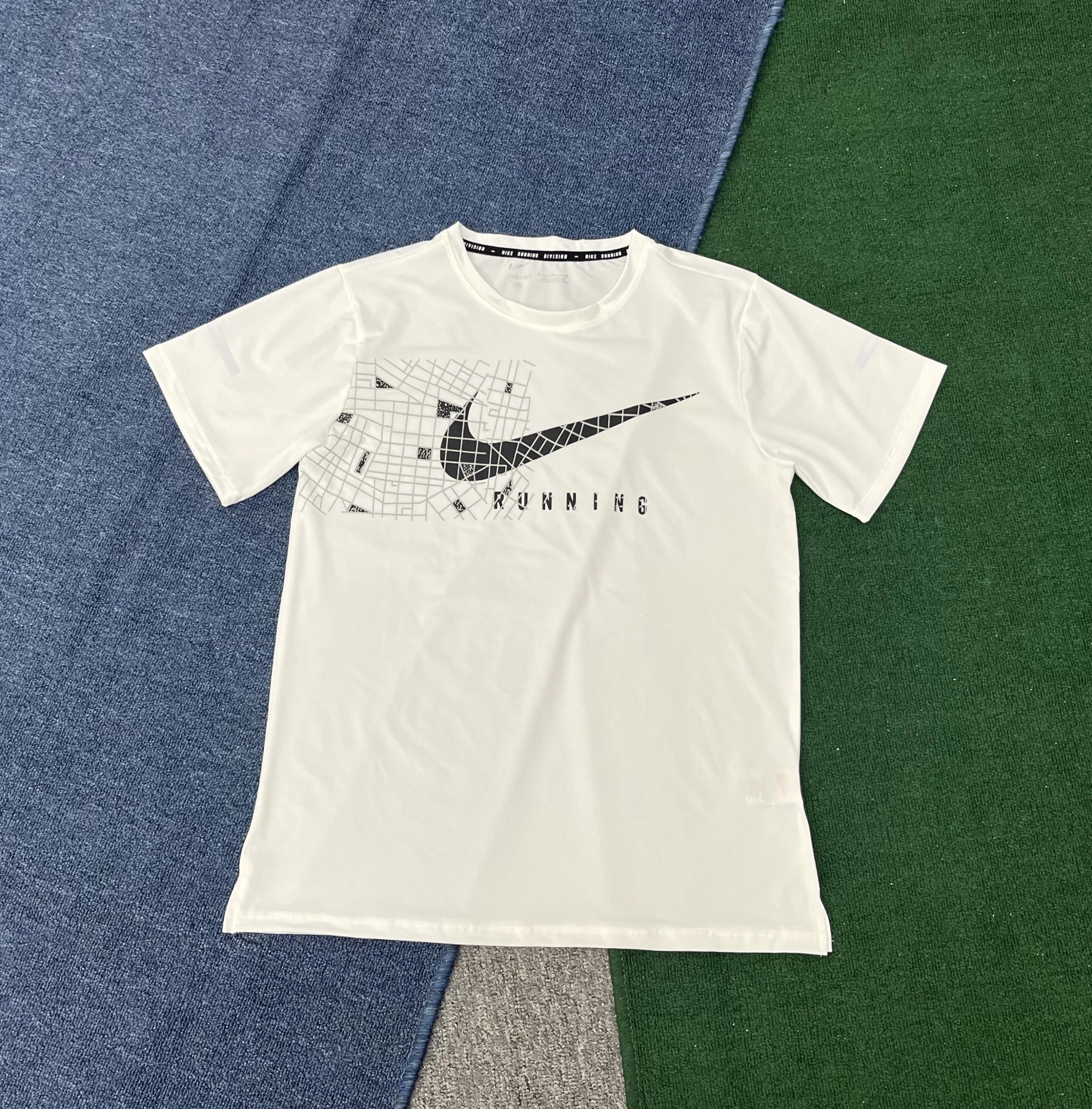 Nike Matching Sets Reflective graphic running T-shirt and shorts set — 15
