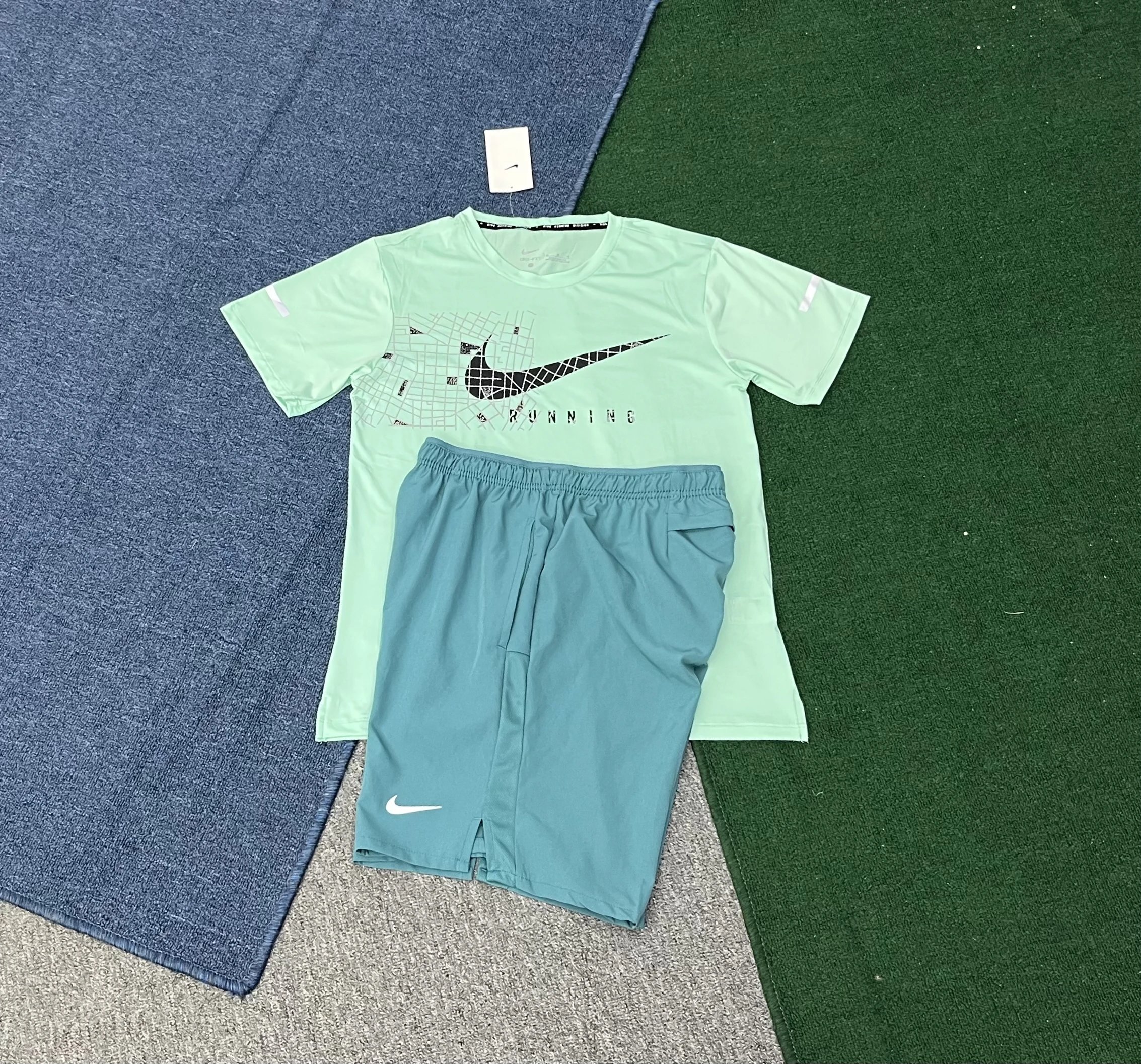 Nike Matching Sets Reflective graphic running T-shirt and shorts set image 13