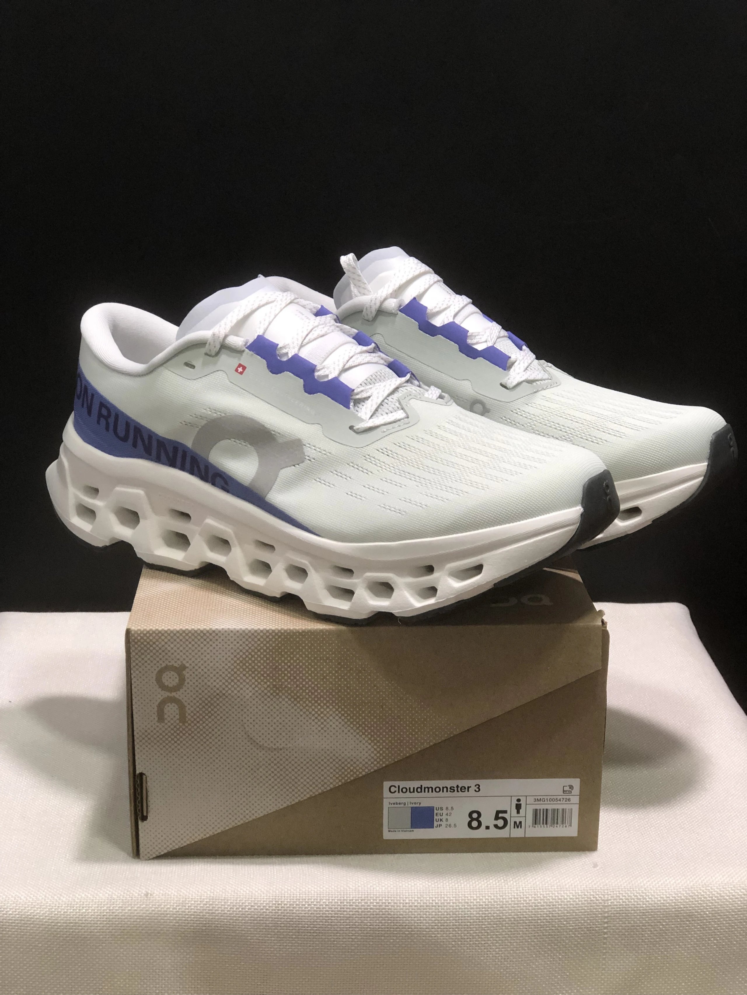 On Sneakers Cloudmonster 3 — 36