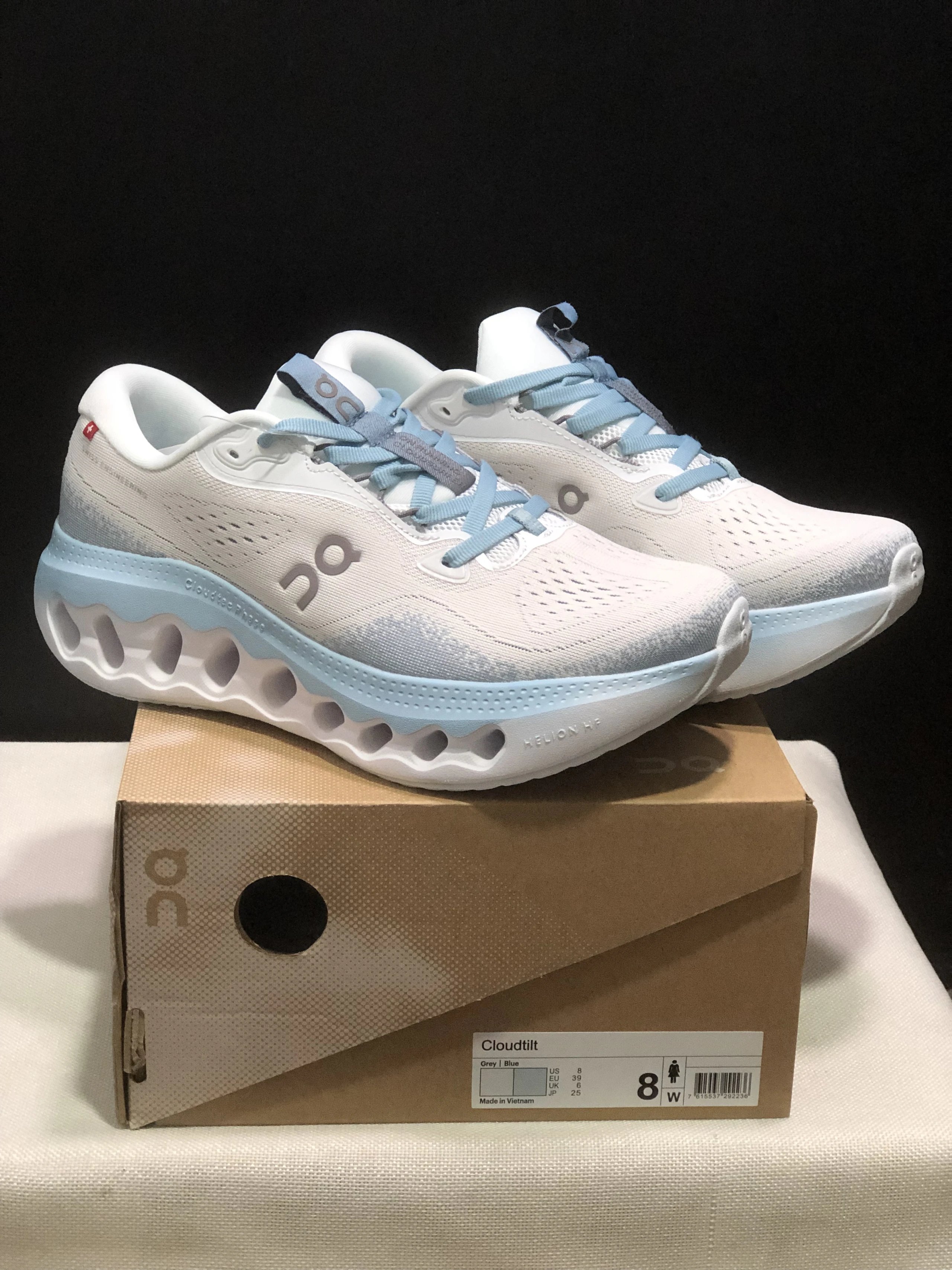 On Cloudtilt and Cloudsurfer 3 running shoes — 27