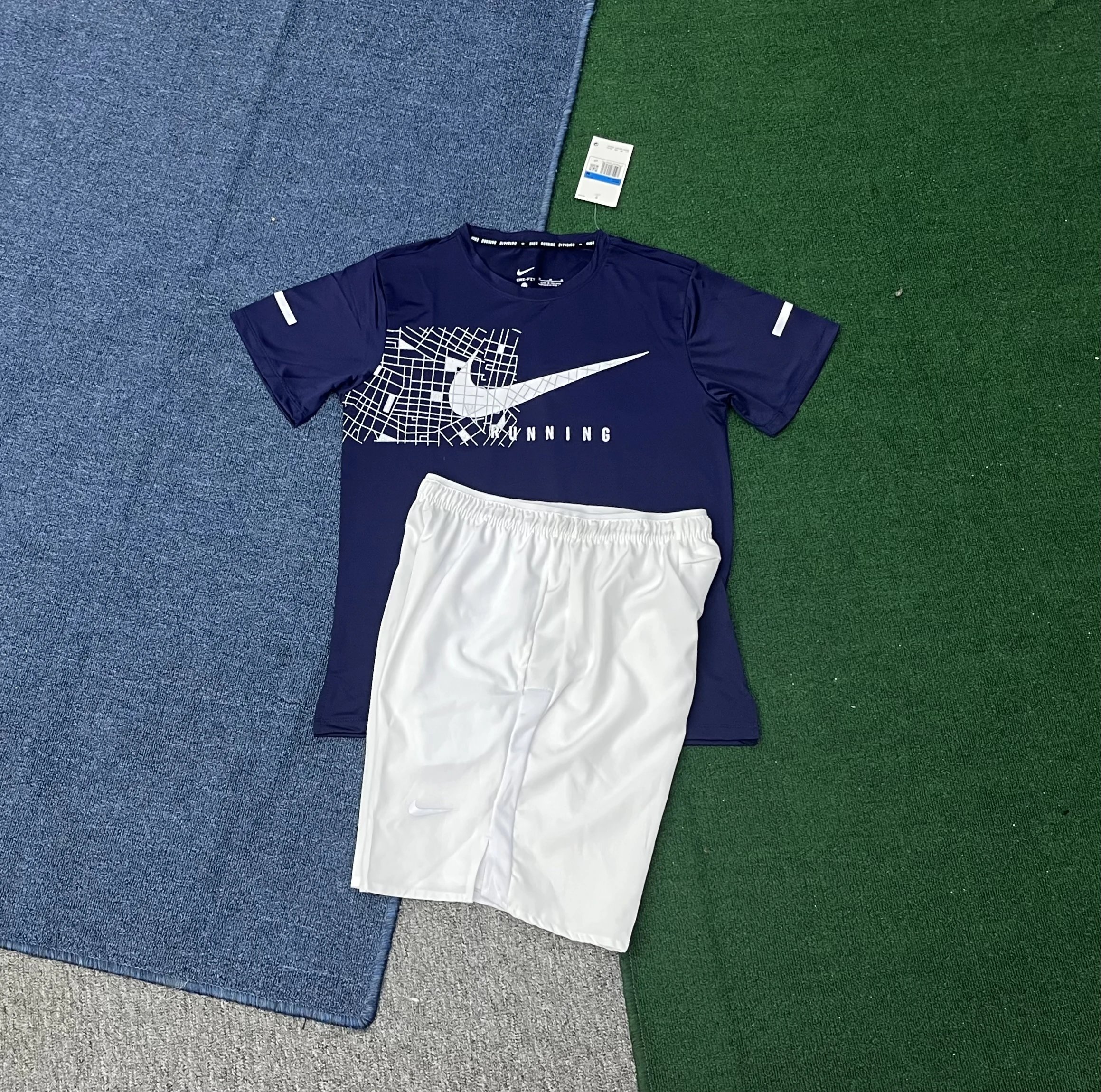 Nike Matching Sets Reflective graphic running T-shirt and shorts set — 3