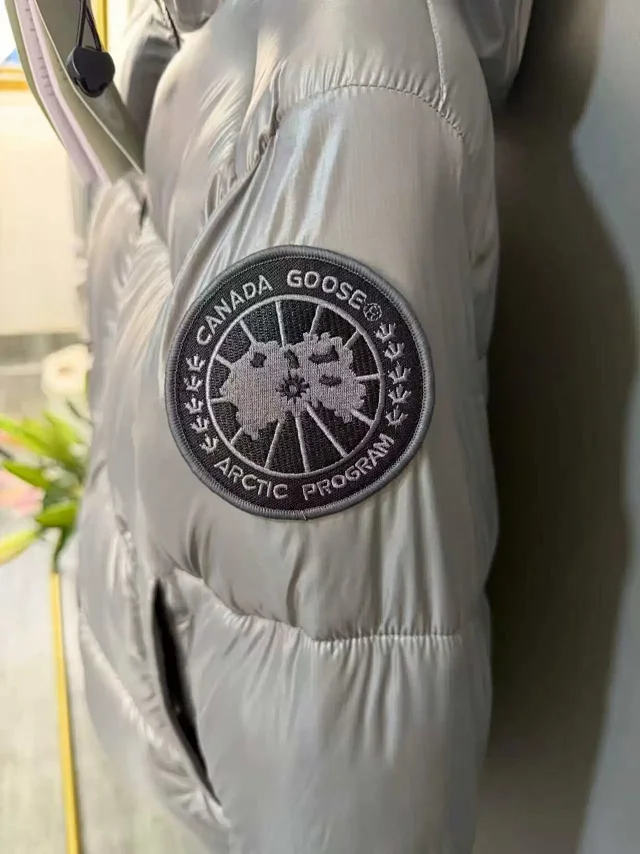 Canada Goose Down Jackets Quilted puffer jacket with Arctic Program sleeve patch product detail image 33