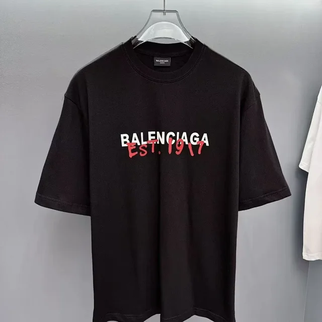 Burberry T-Shirts Short Sleeve Graphic T-Shirt product detail image 8