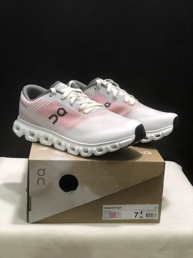 On Sneakers Cloudsurfer Max product detail image 11