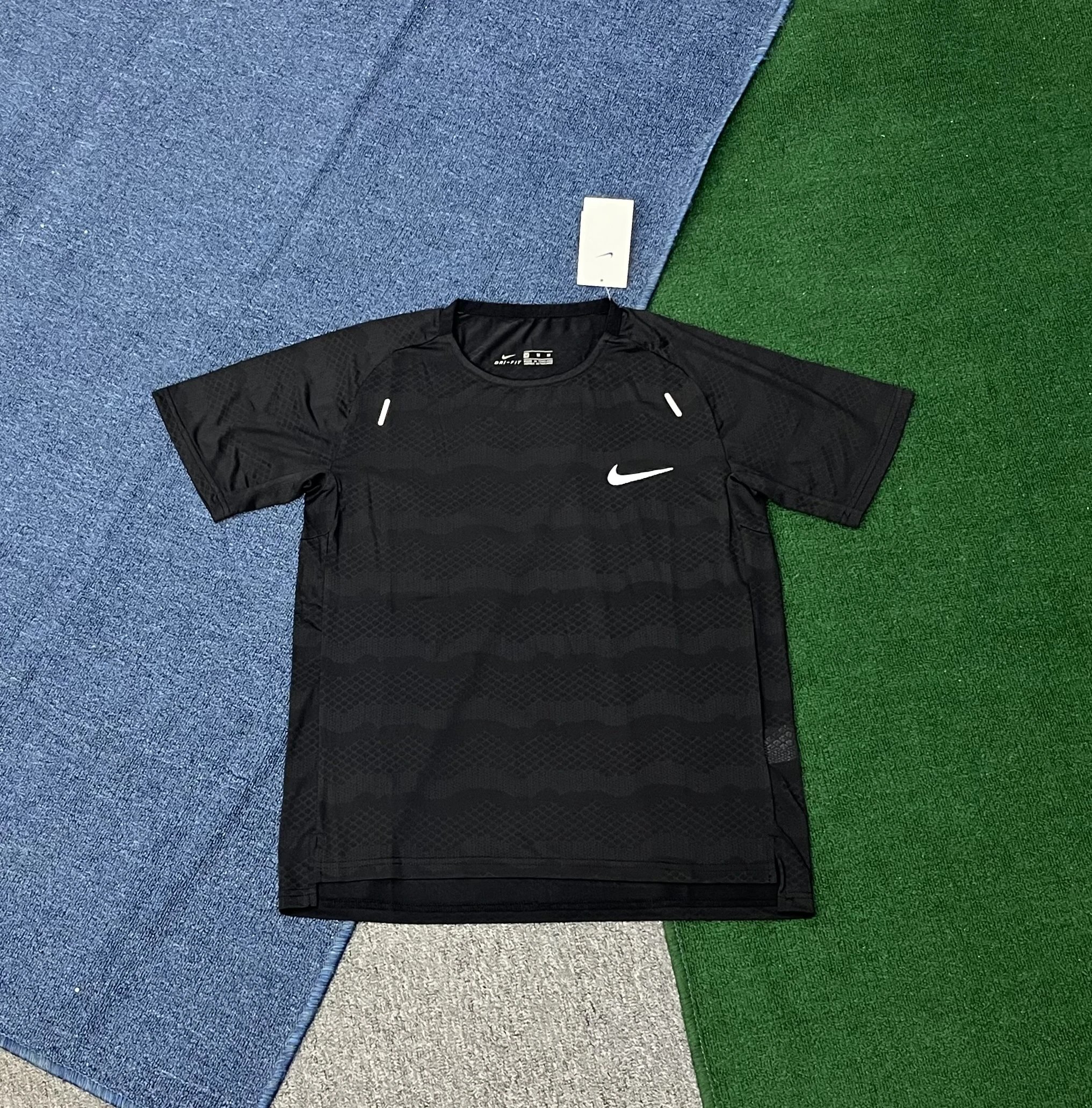 Nike T-Shirts Dri-FIT Short-Sleeve T-Shirt — 3