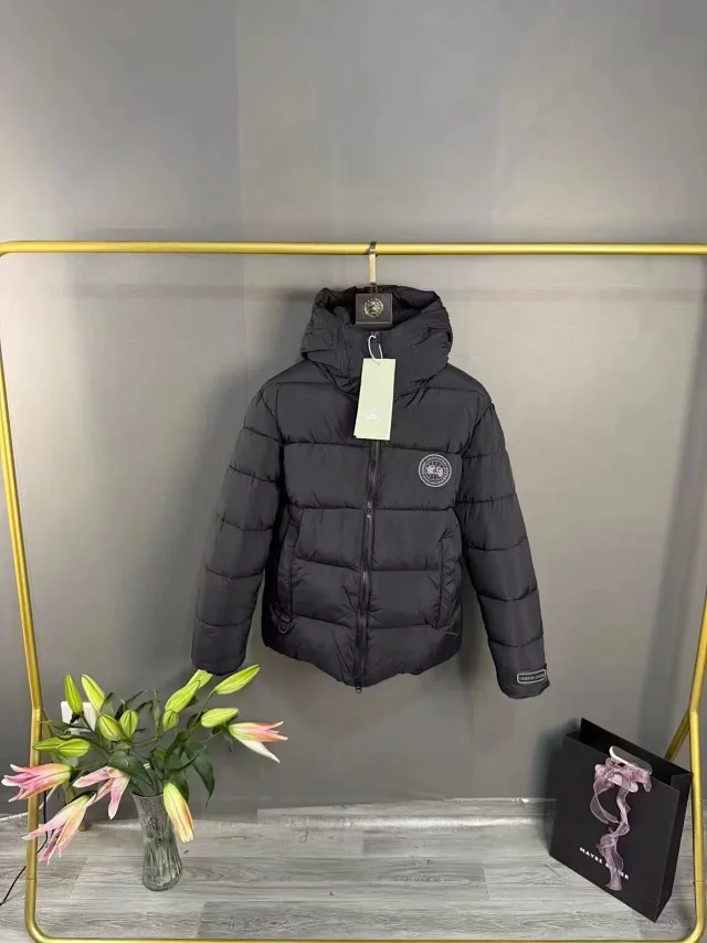 Canada Goose Down Jackets Quilted puffer jacket with Arctic Program sleeve patch product detail image 24