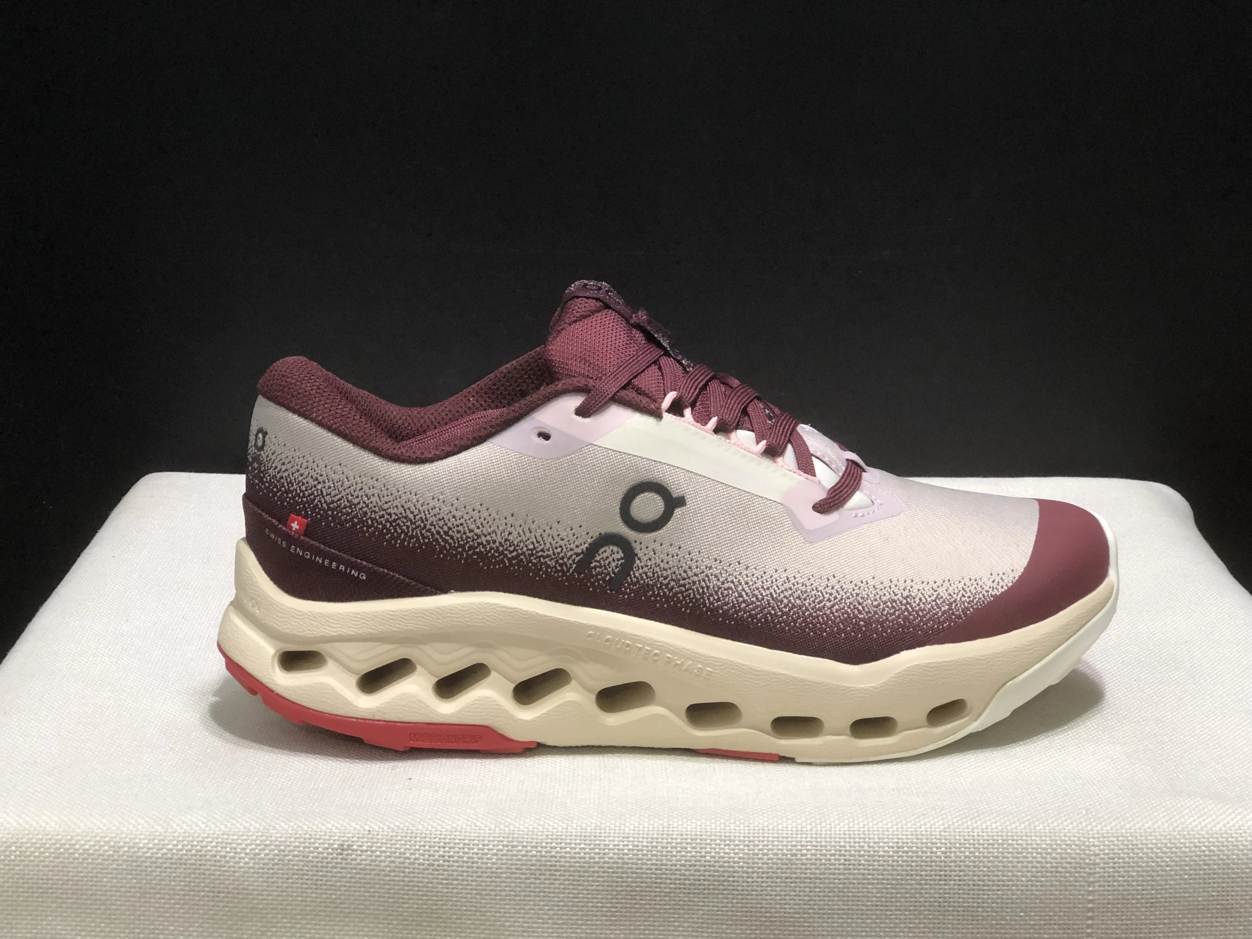 On Sneakers Cloudsurfer Trail 2 WP — 35