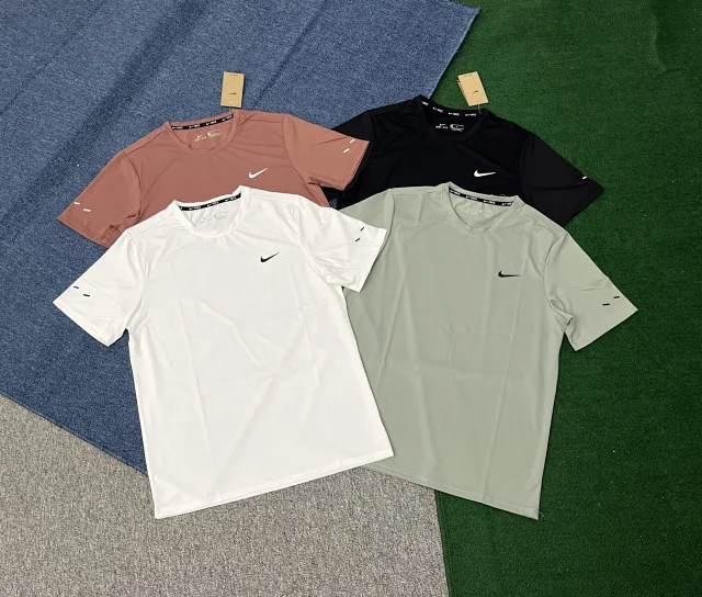 Nike T-Shirts Dri-FIT Short-Sleeve T-Shirt product detail image 2