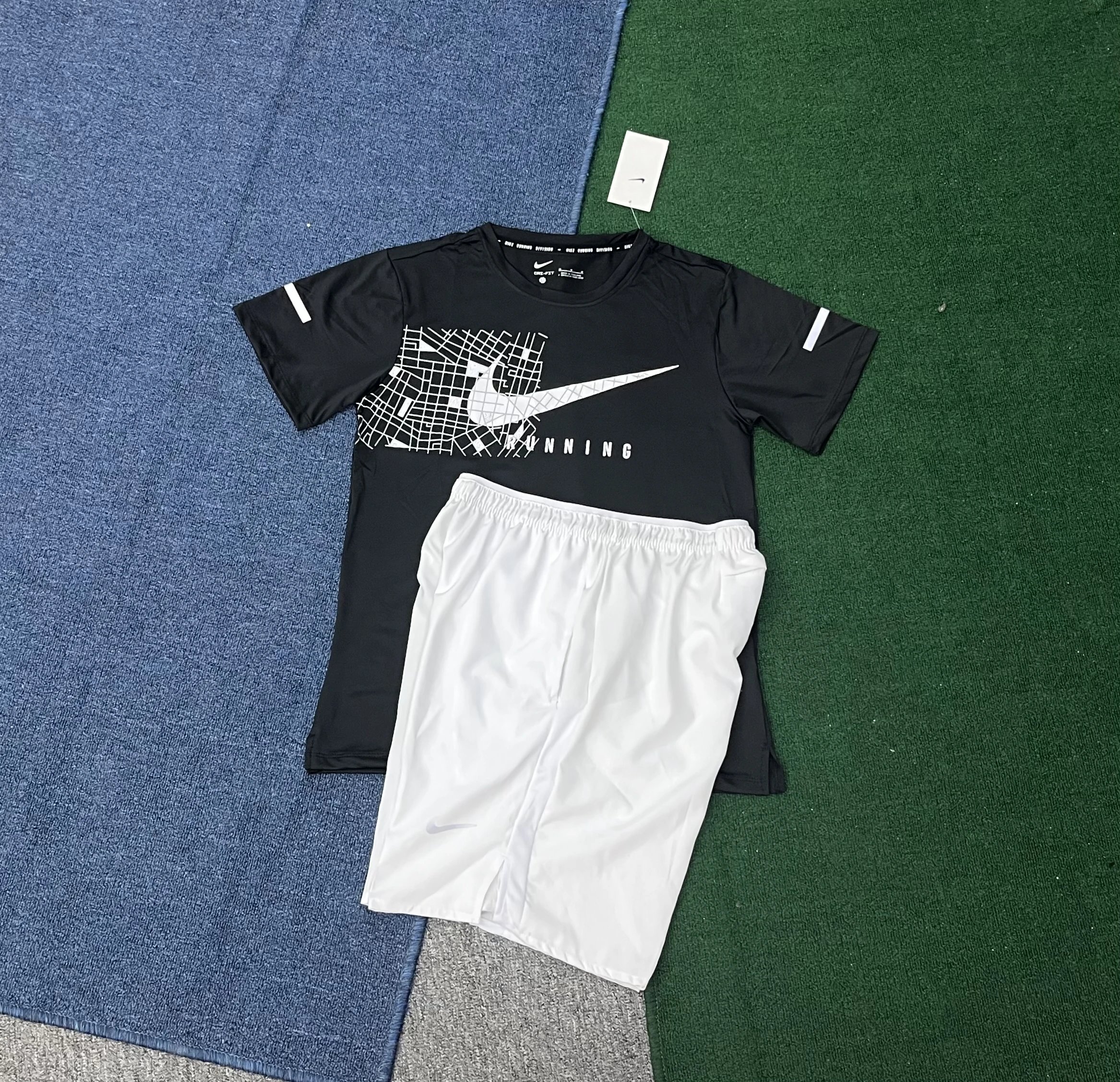 Nike Matching Sets Reflective graphic running T-shirt and shorts set image 10