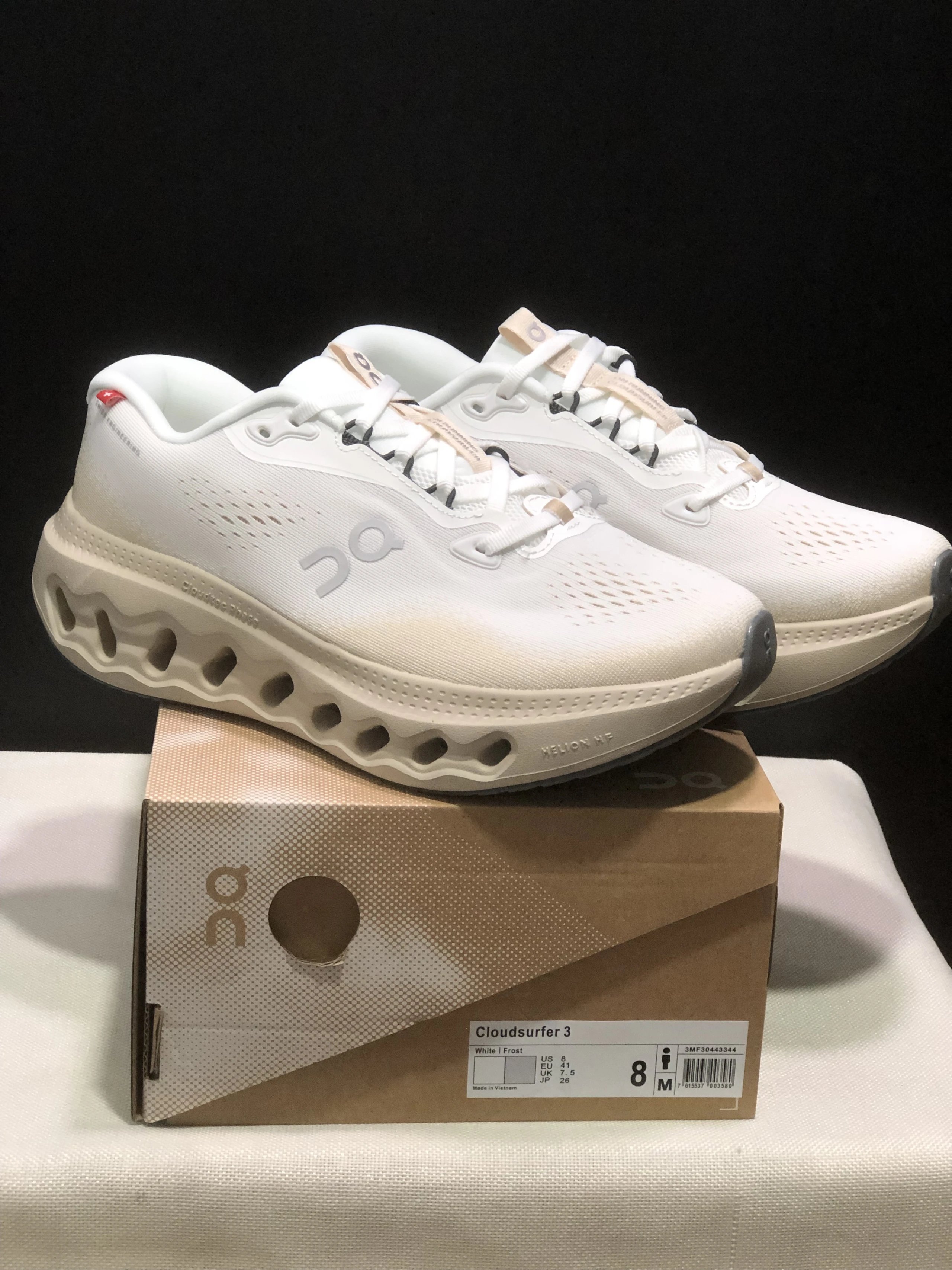 On Cloudtilt and Cloudsurfer 3 running shoes — 16