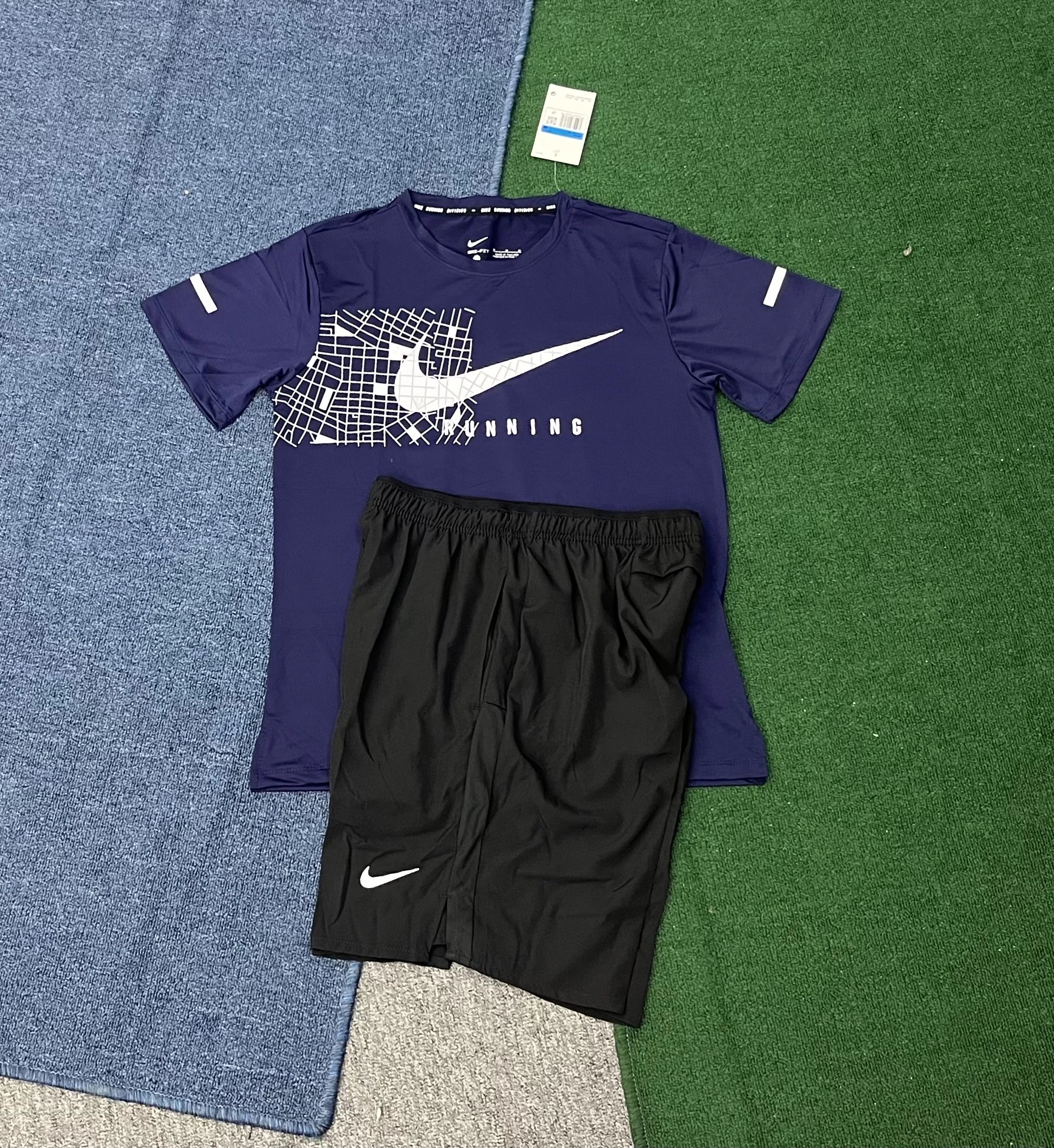 Nike Matching Sets Reflective graphic running T-shirt and shorts set image 6
