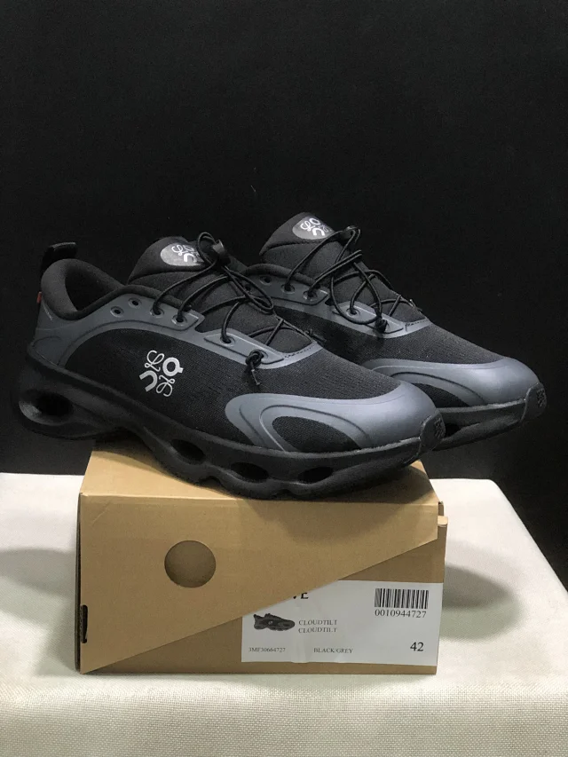 Loewe Two distinct sneaker designs with Anagram branding product detail image 7