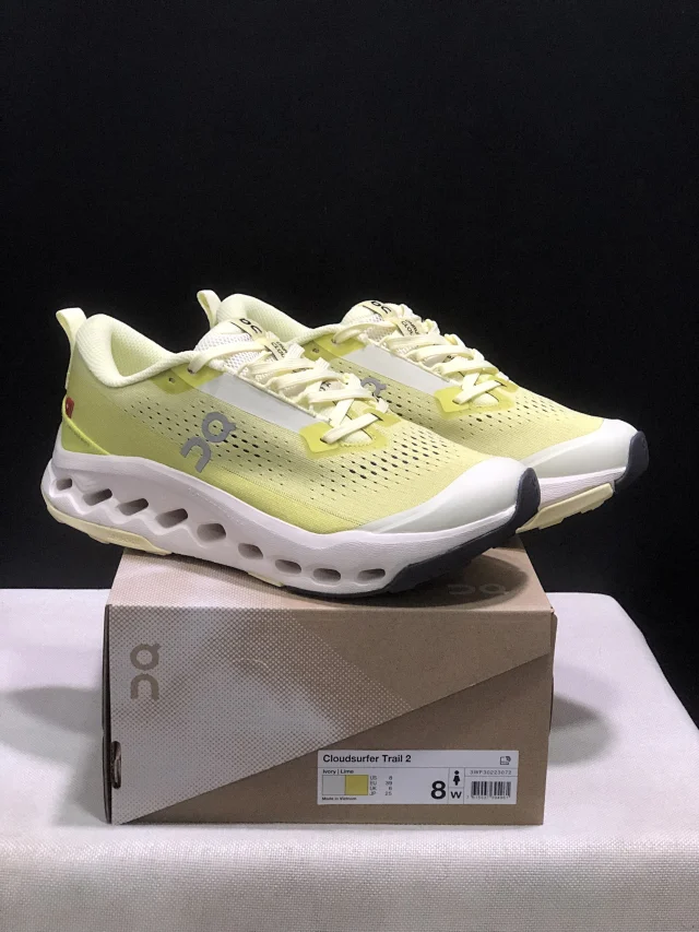 On Sneakers Cloudsurfer Trail 2 WP product detail image 12