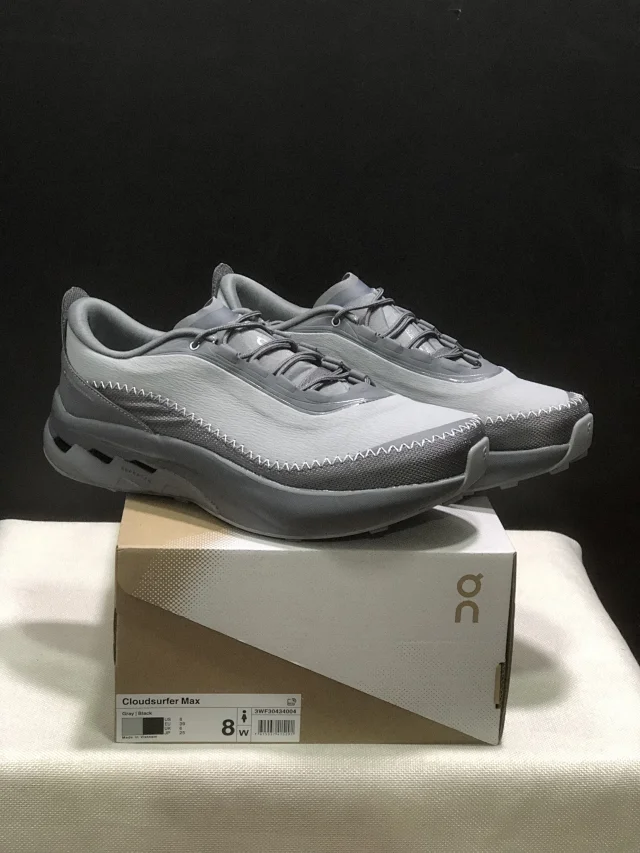 On Sneakers Cloudsurfer Max product detail image 1
