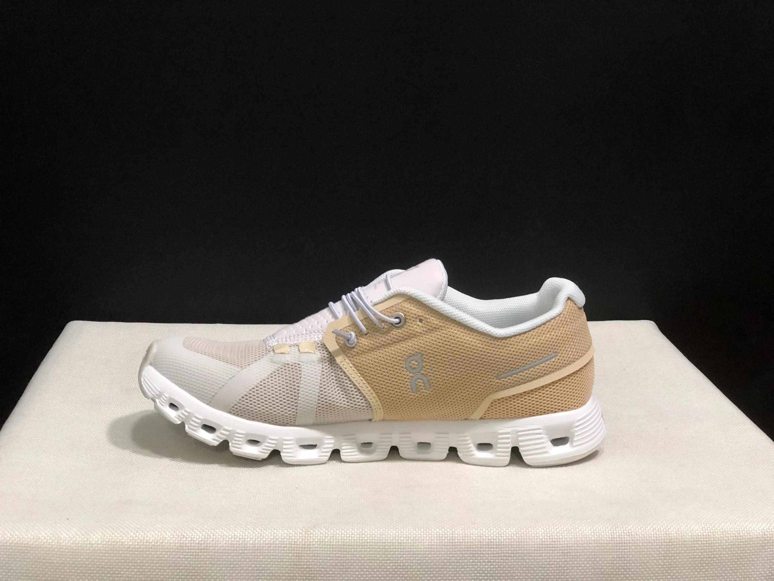 On Sneakers Cloud 5 image 10