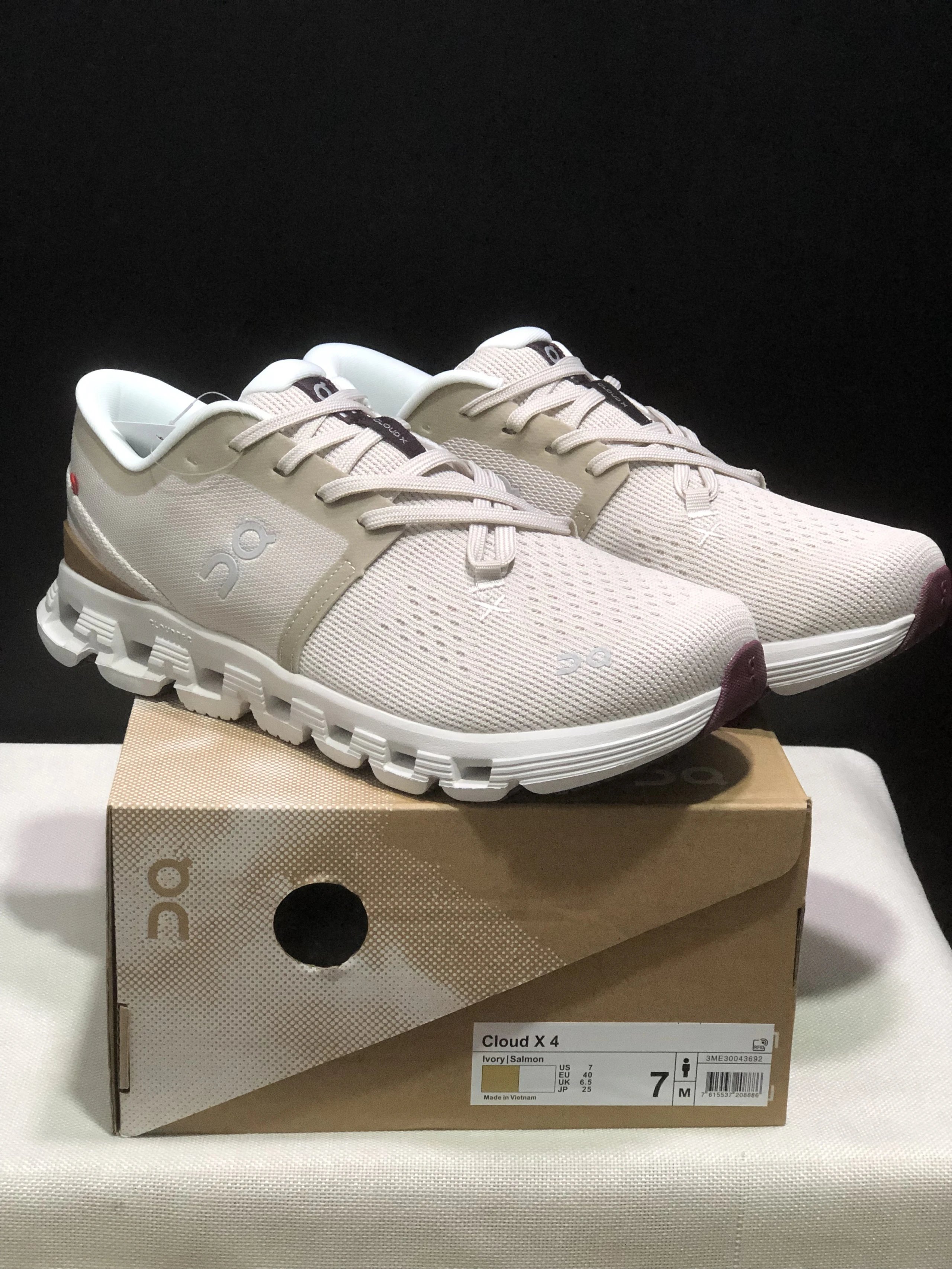 On Sneakers Cloud X 4 image 11