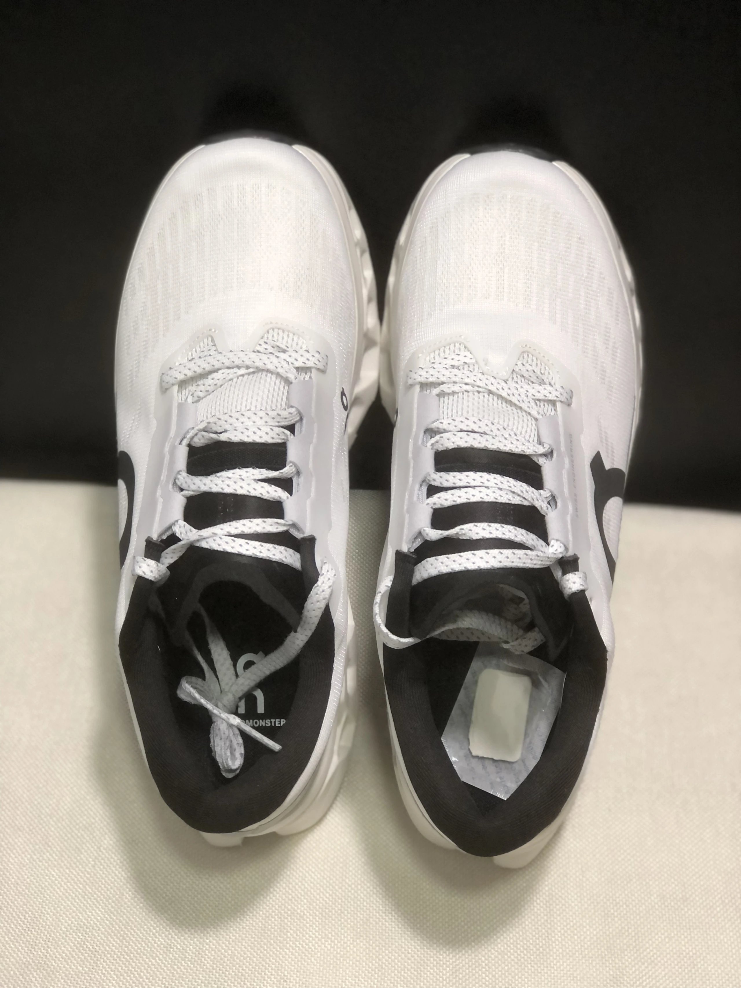 On Sneakers Cloudmonster 3 — 35